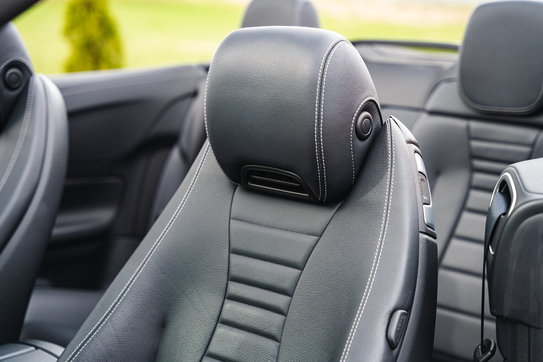 Interiörbild 2019 Mercedes-Benz E300 Cabriolet