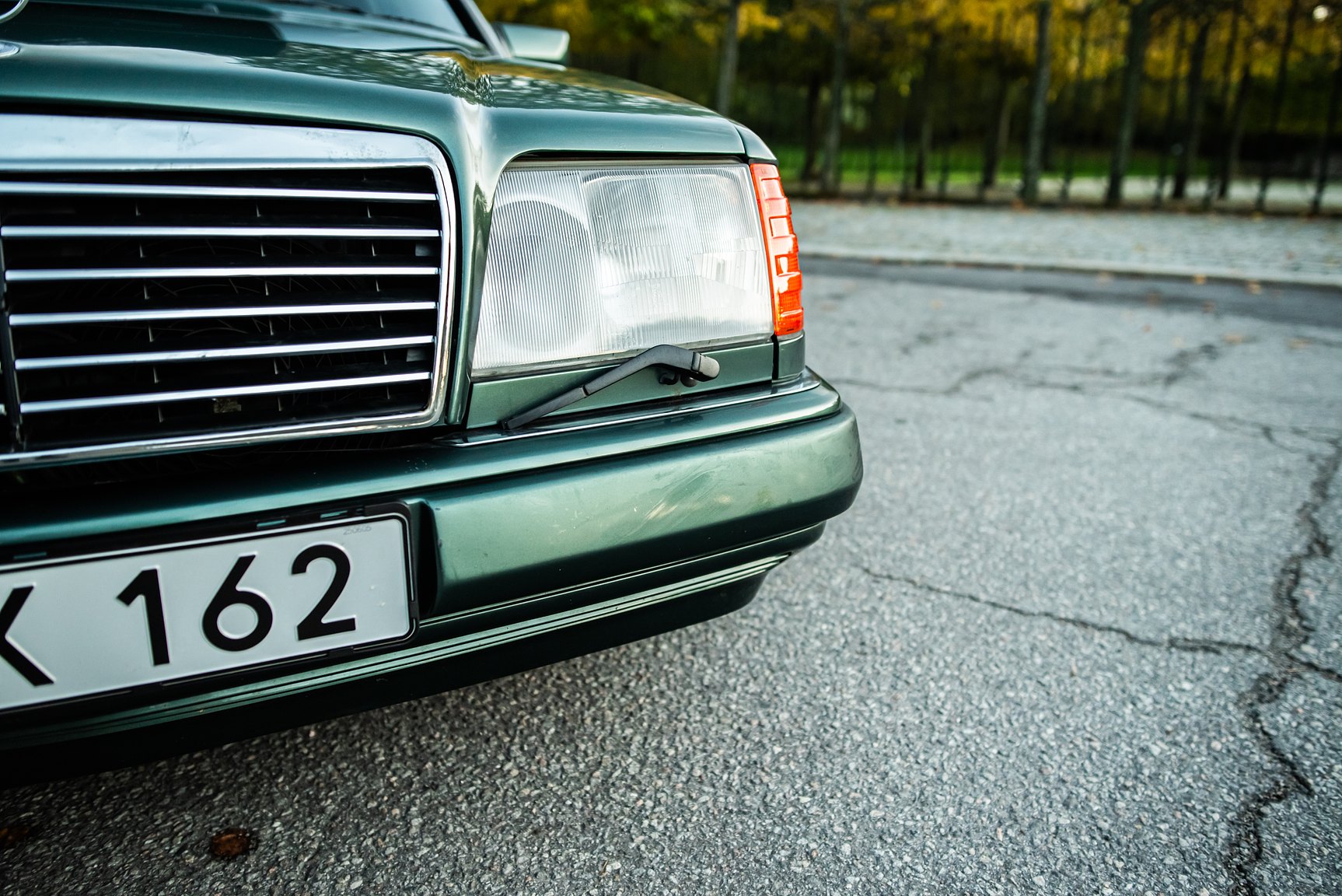 Exterior image of 1996 MERCEDES-BENZ E 320 T