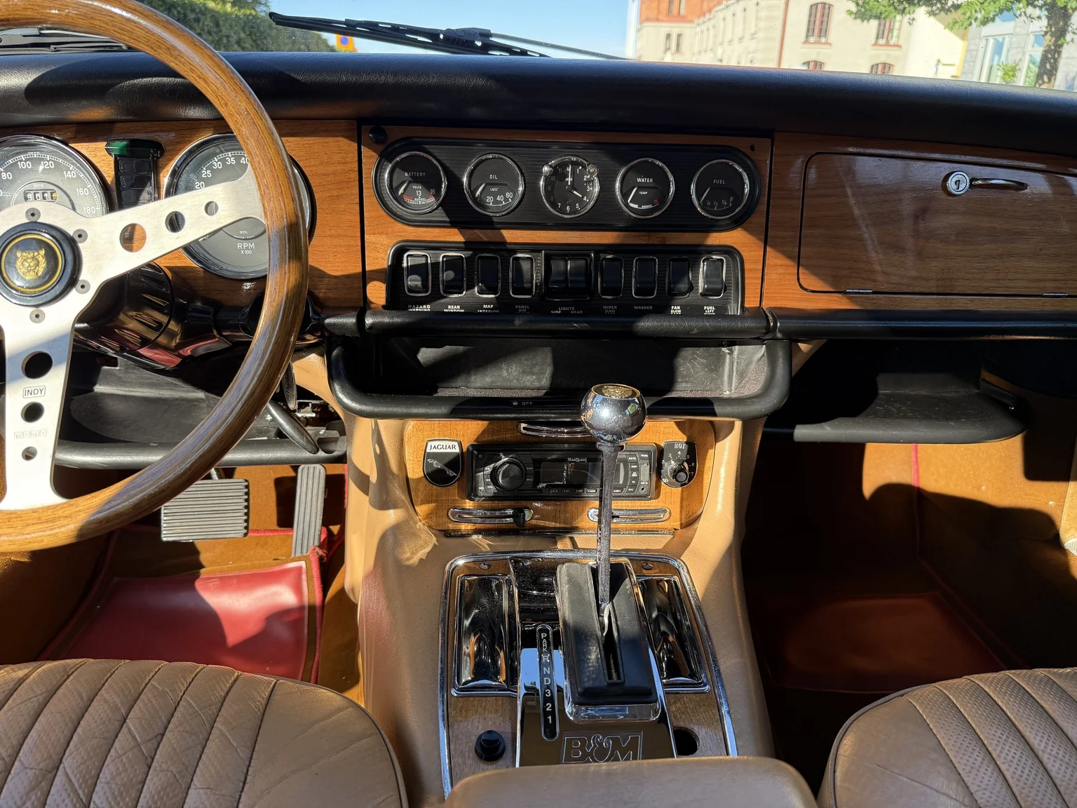 Innenraumfoto von 1970 Jaguar XJ12 Performance (21)