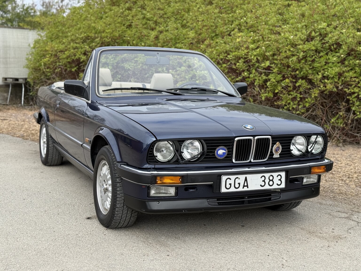 Exterior image of 1987 BMW 325i Convertible