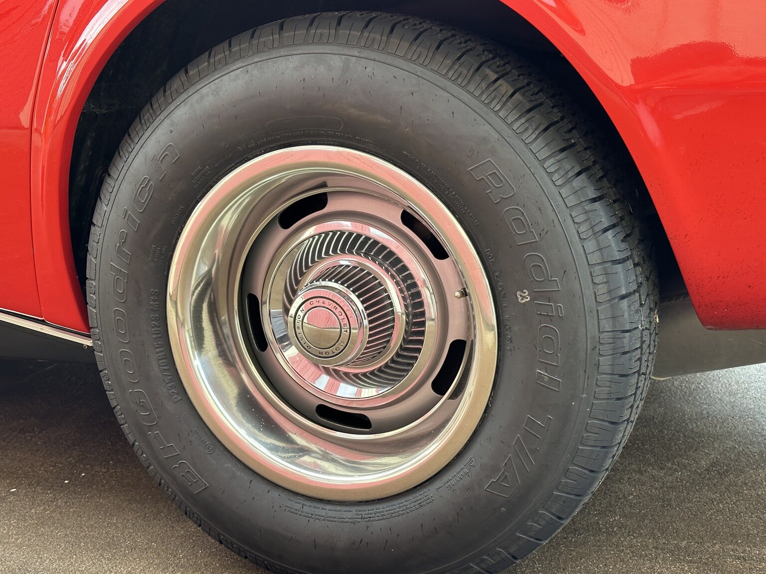 Exteriörbild på 1968 Chevrolet Corvette 427ci / 435hp (44)