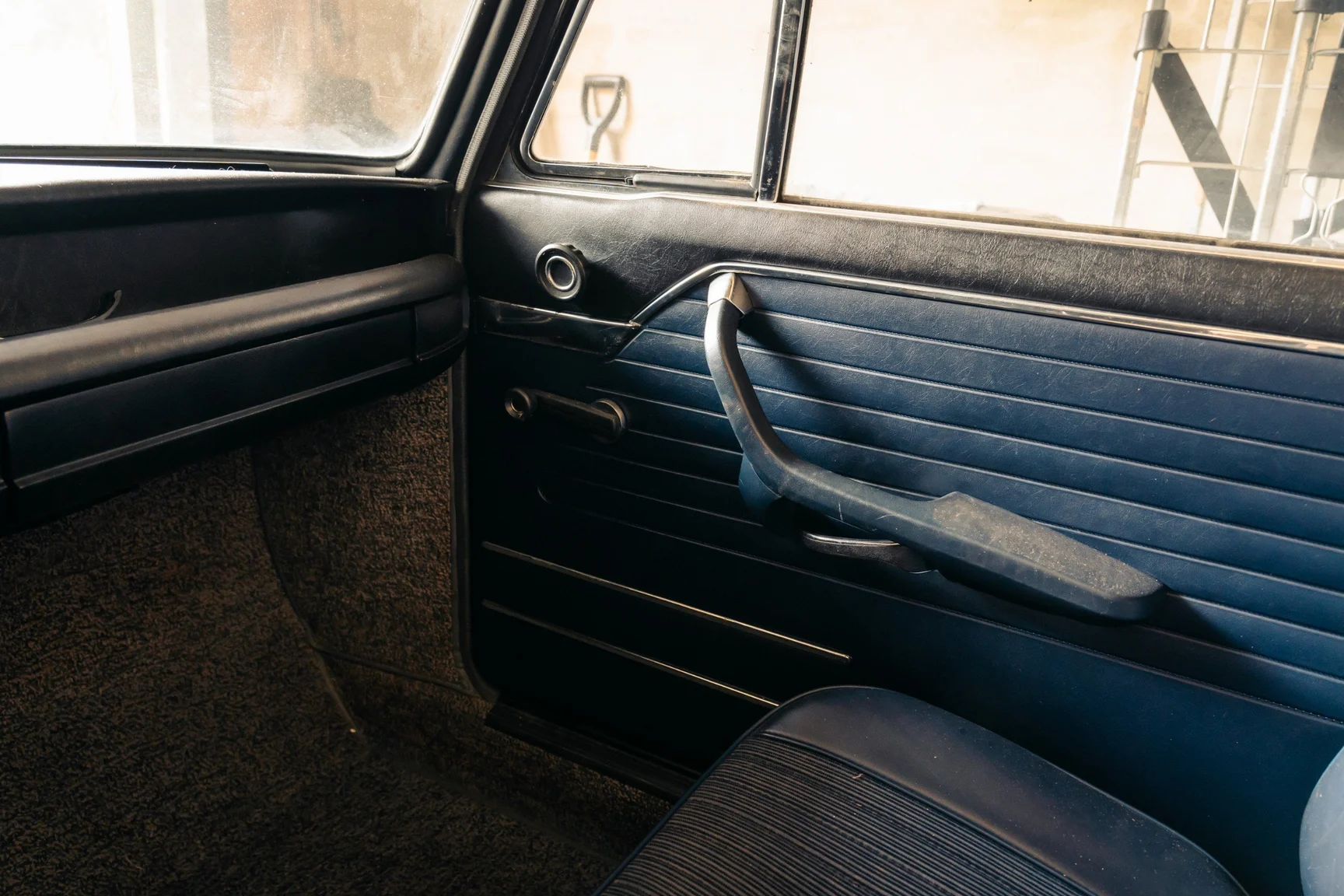 Interior image of 1973 BMW 1802 (19)