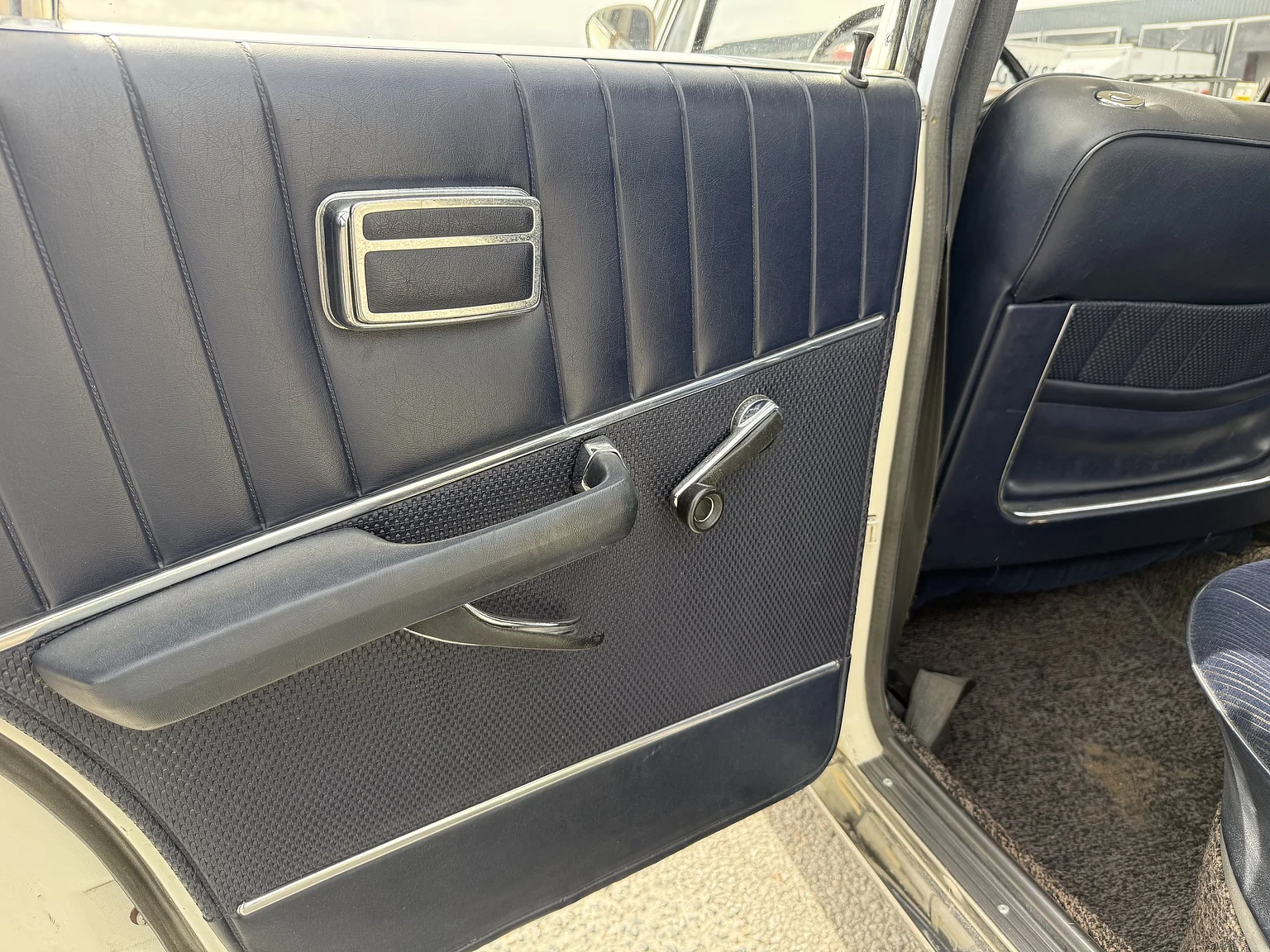 Innenraumfoto von 1970 BMW New Class 4-dörrars Sedan (7)