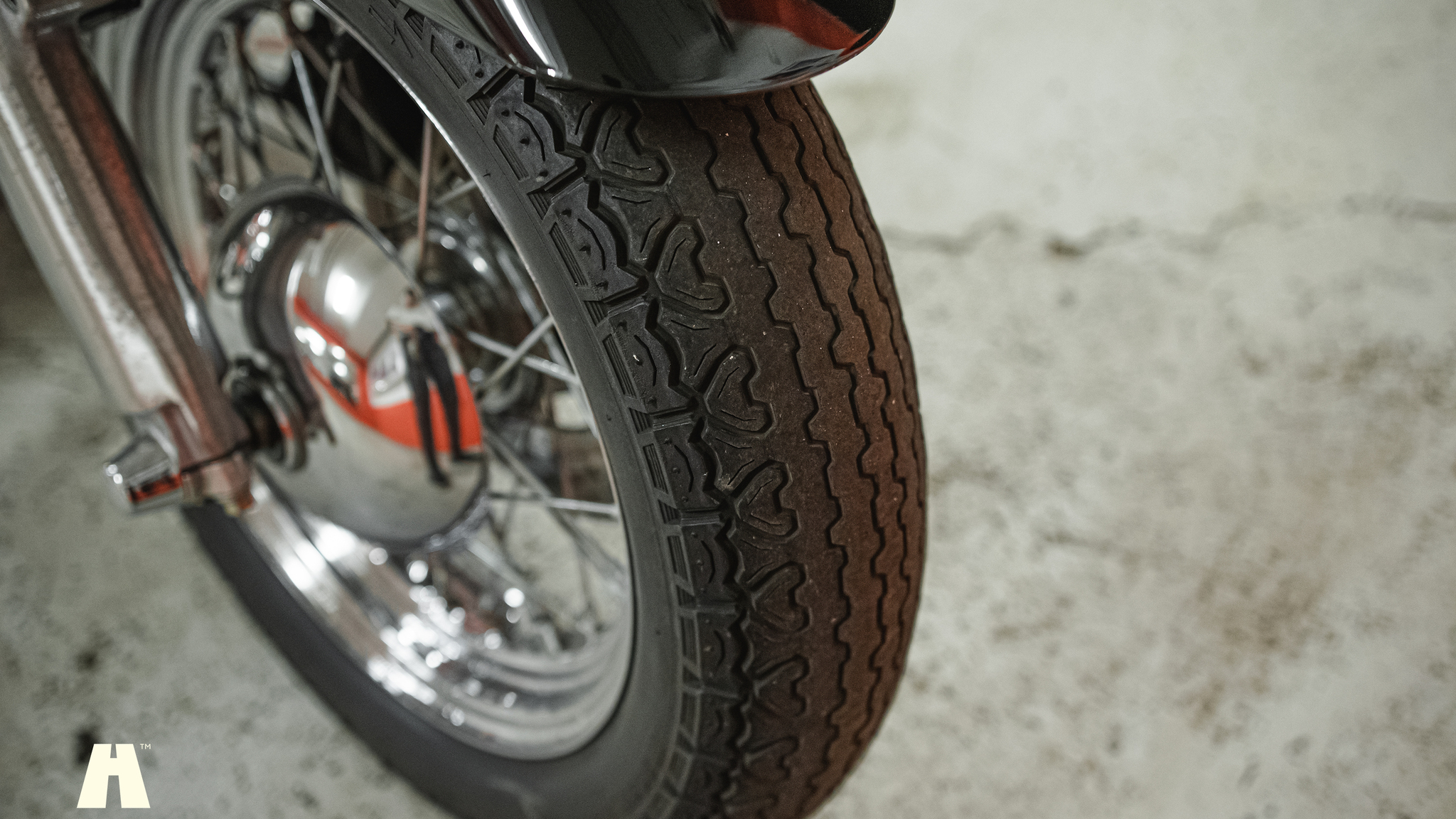 Exterior image of 1990 Harley Davidson Heritage Softail Classic Custom