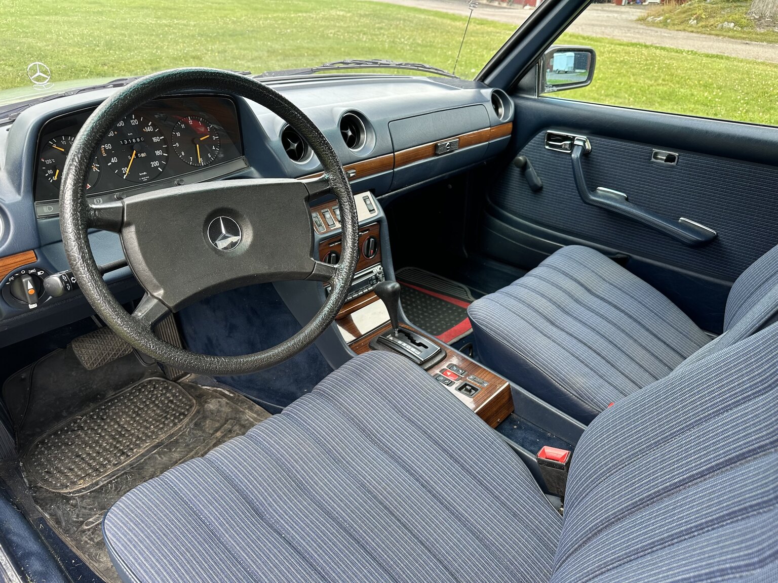 Interiörbild 1984 Mercedes-Benz 230 CE