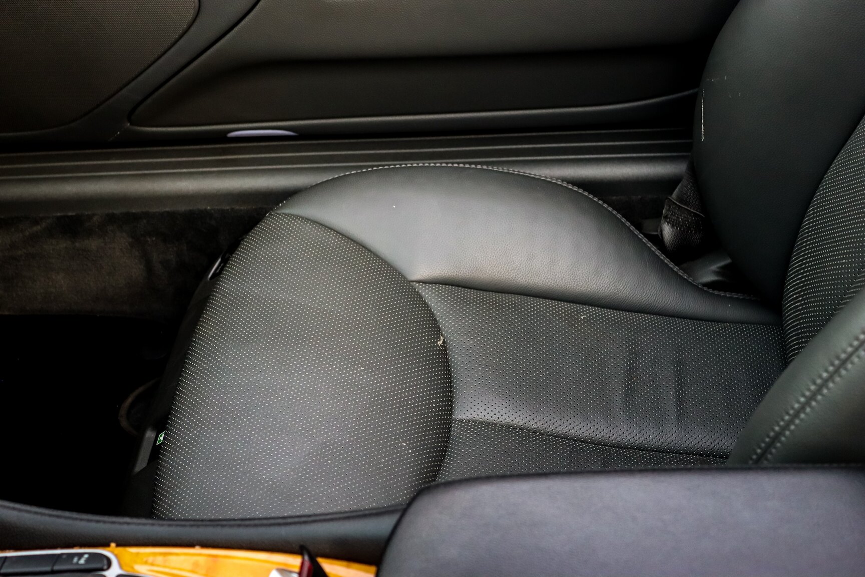 Interior image of 2006 Mercedes-Benz SL 500