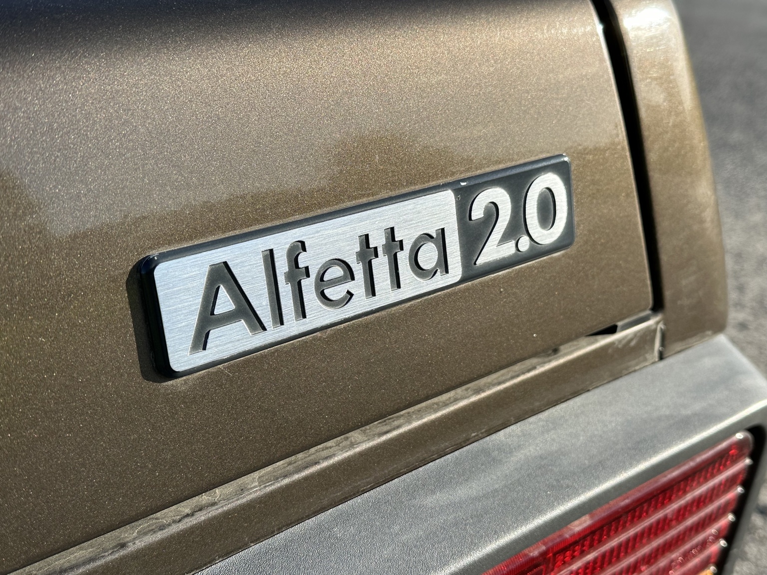 Exteriörbild på 1984 Alfa Romeo Alfetta 2000