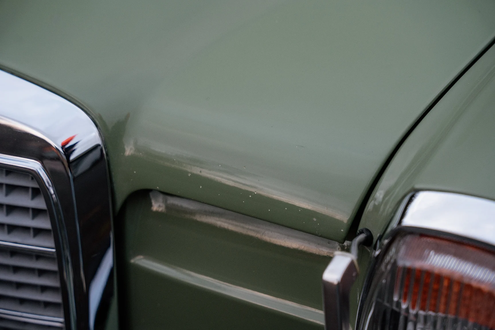 Exterior image of 1975 Mercedes-Benz 240 D 3.0 (19)