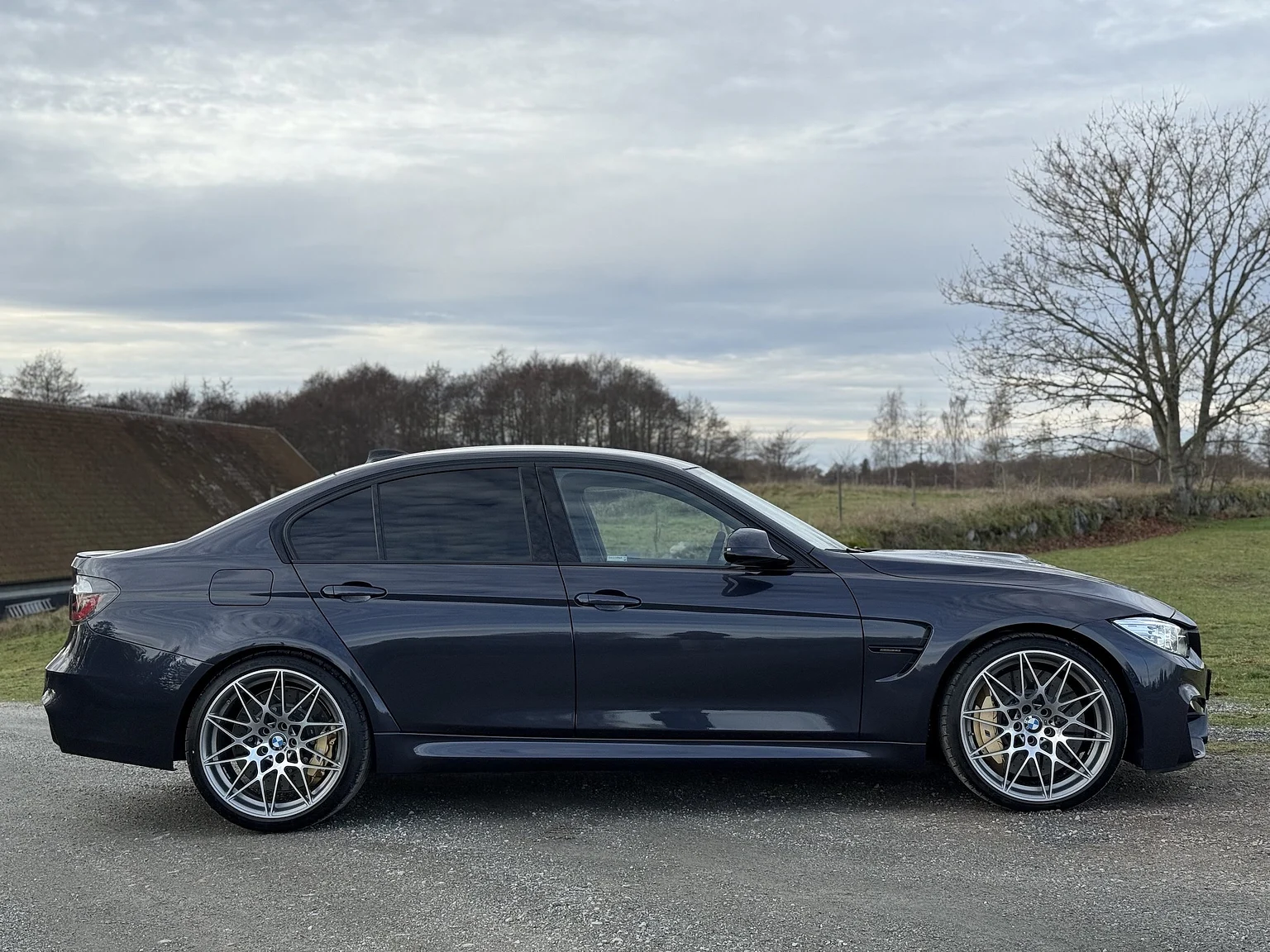 Exteriörbild på 2017 BMW M3 Competition 30 Jahre (23)