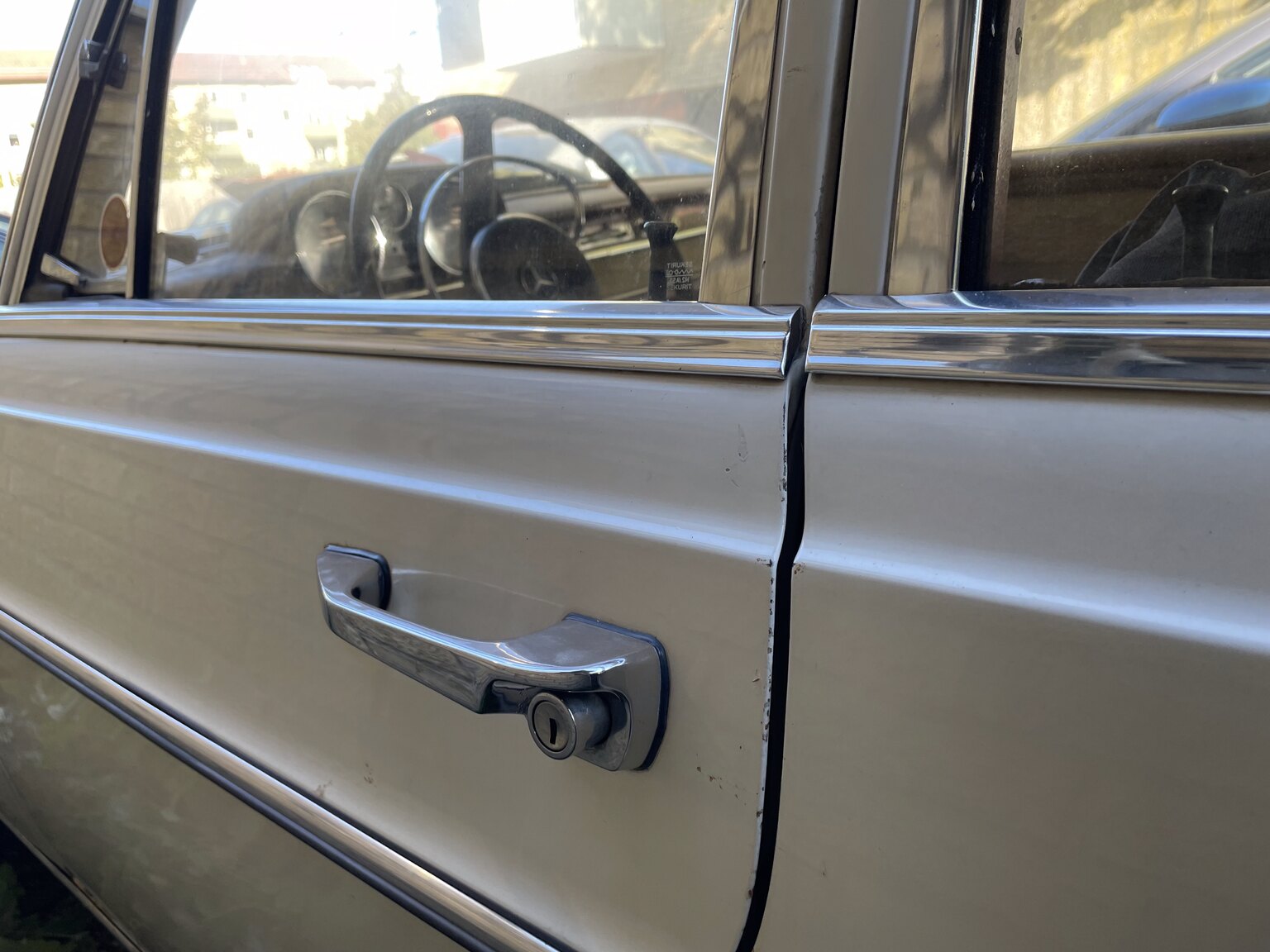 Exteriörbild på 1966 Mercedes-Benz 250s