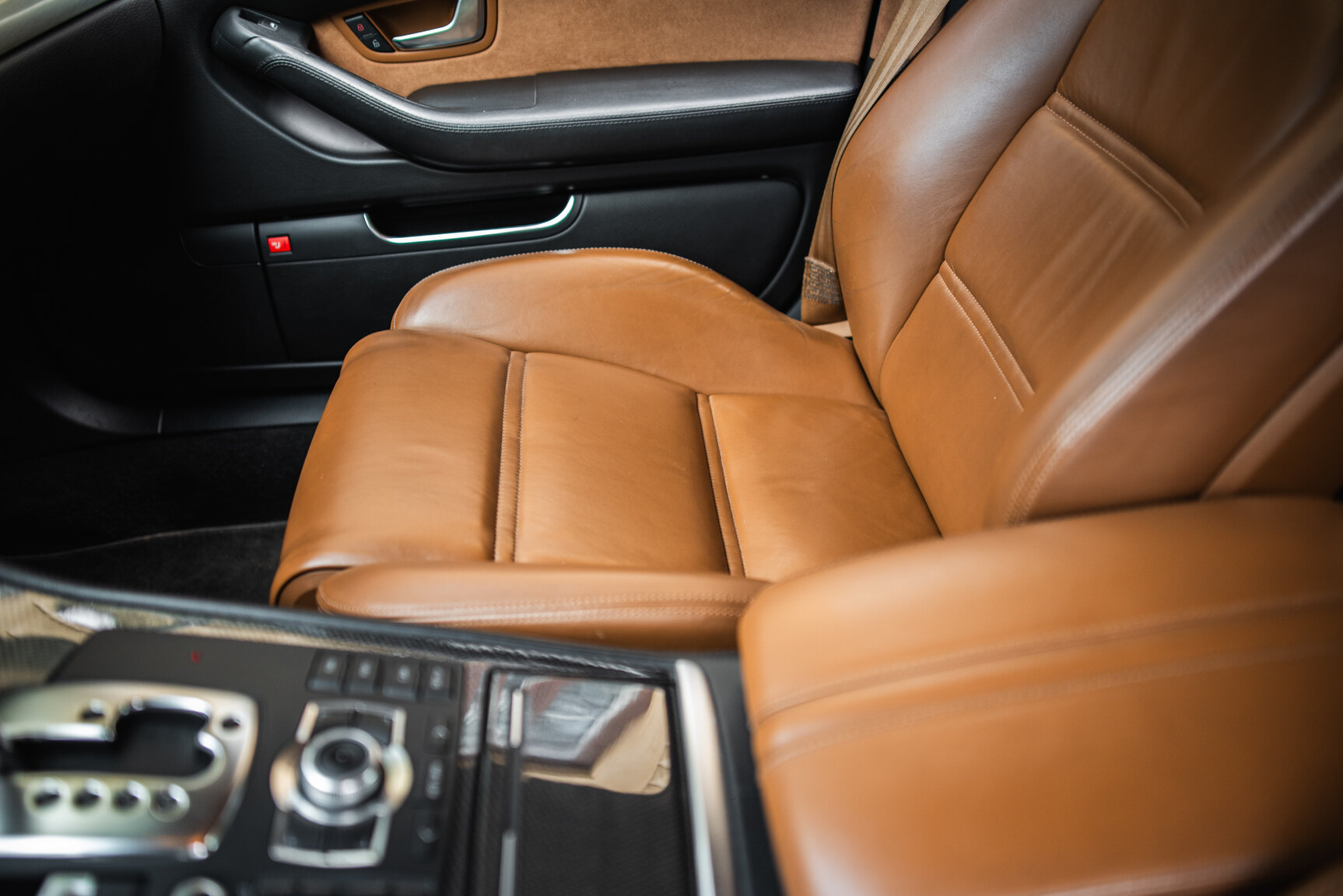 Interior image of 2009 Audi S8 5.2 V10 FSI Quattro