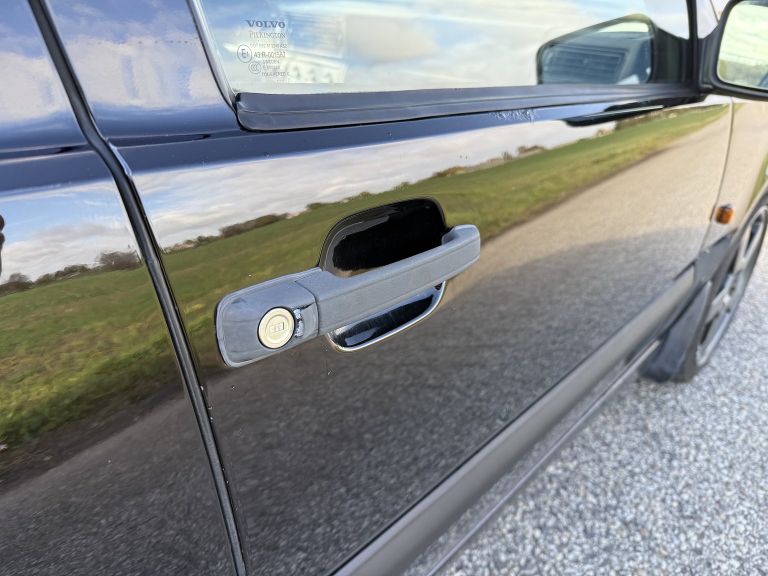 Exterior image of 1995 VOLVO 855 T5R T-5R