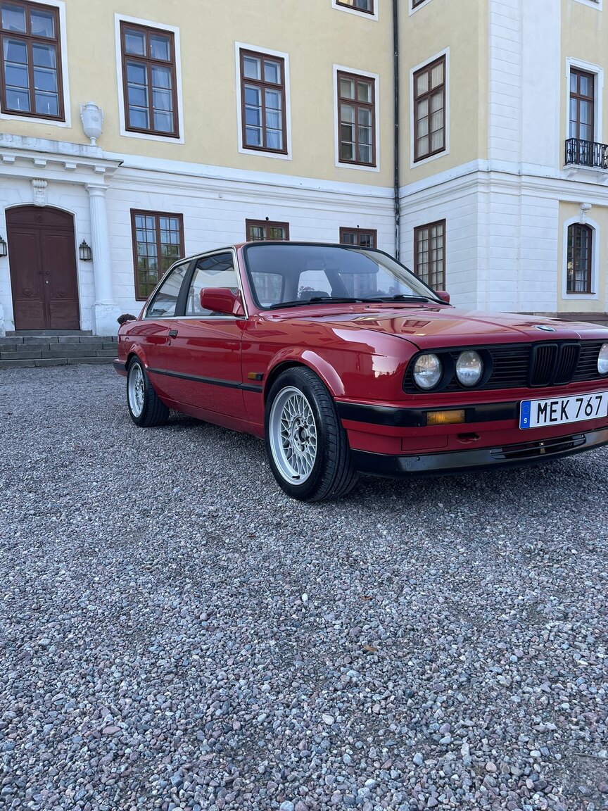 Exteriörbild på 1987 BMW 320i