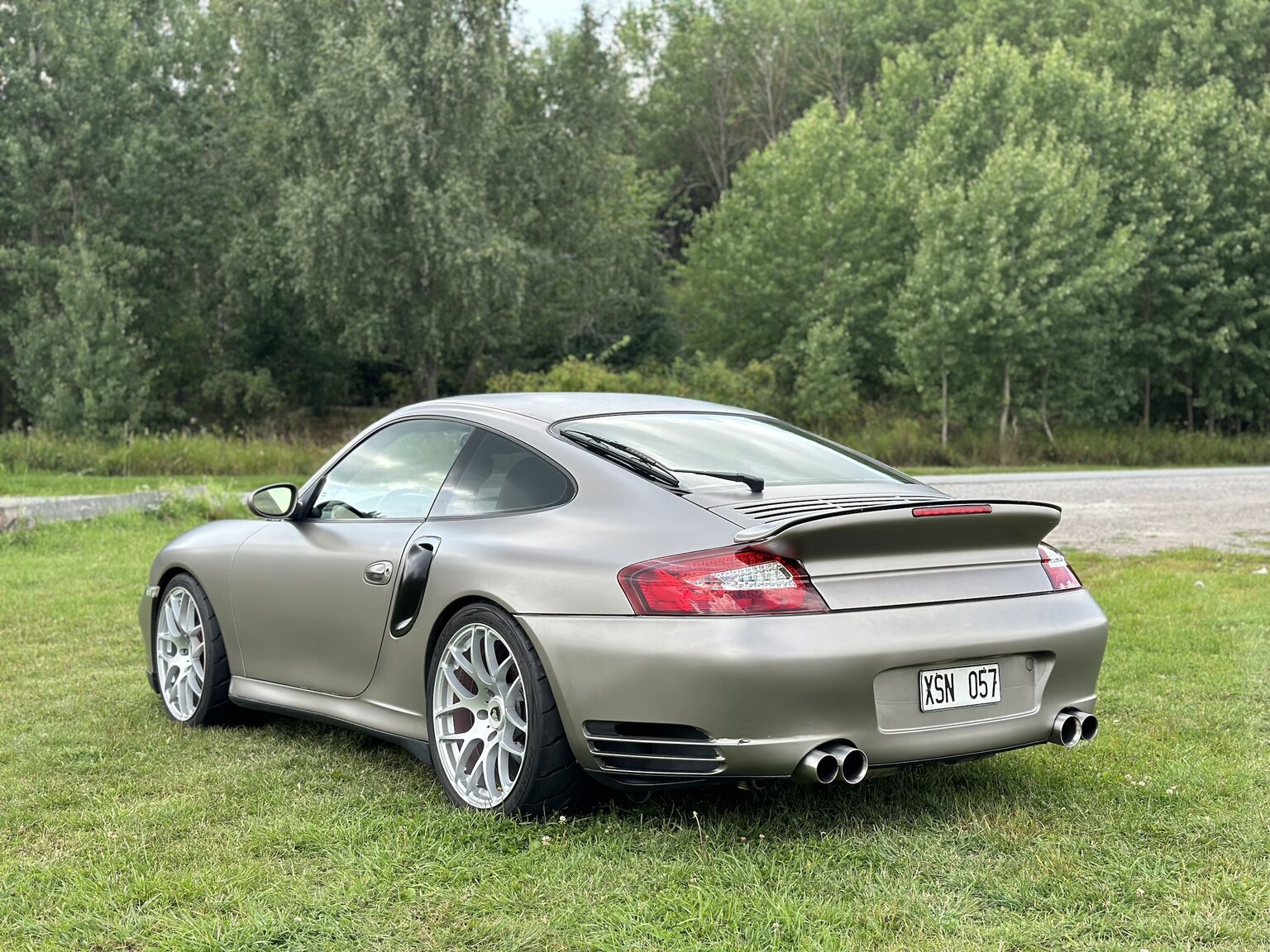 Exteriörbild på 2002 Porsche 996 Turbo