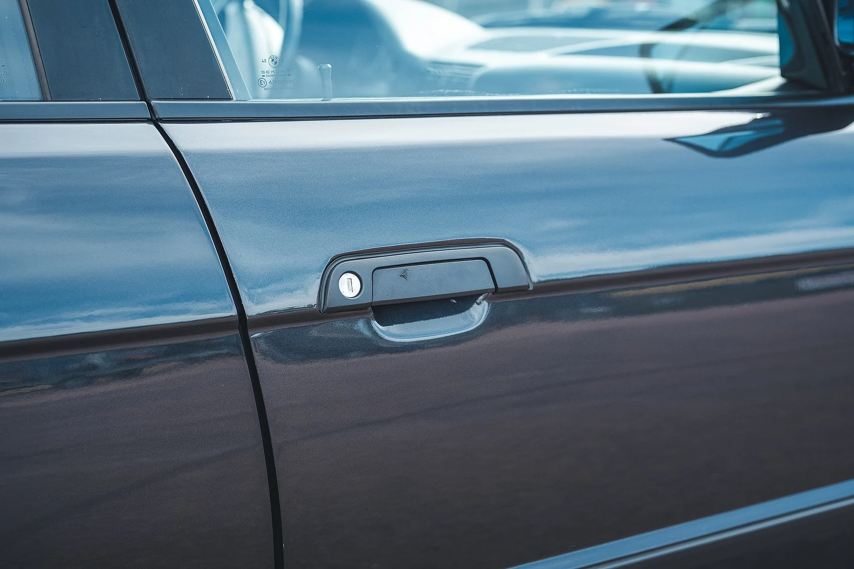 Exterior image of 1992 BMW M5 3.8 (31)