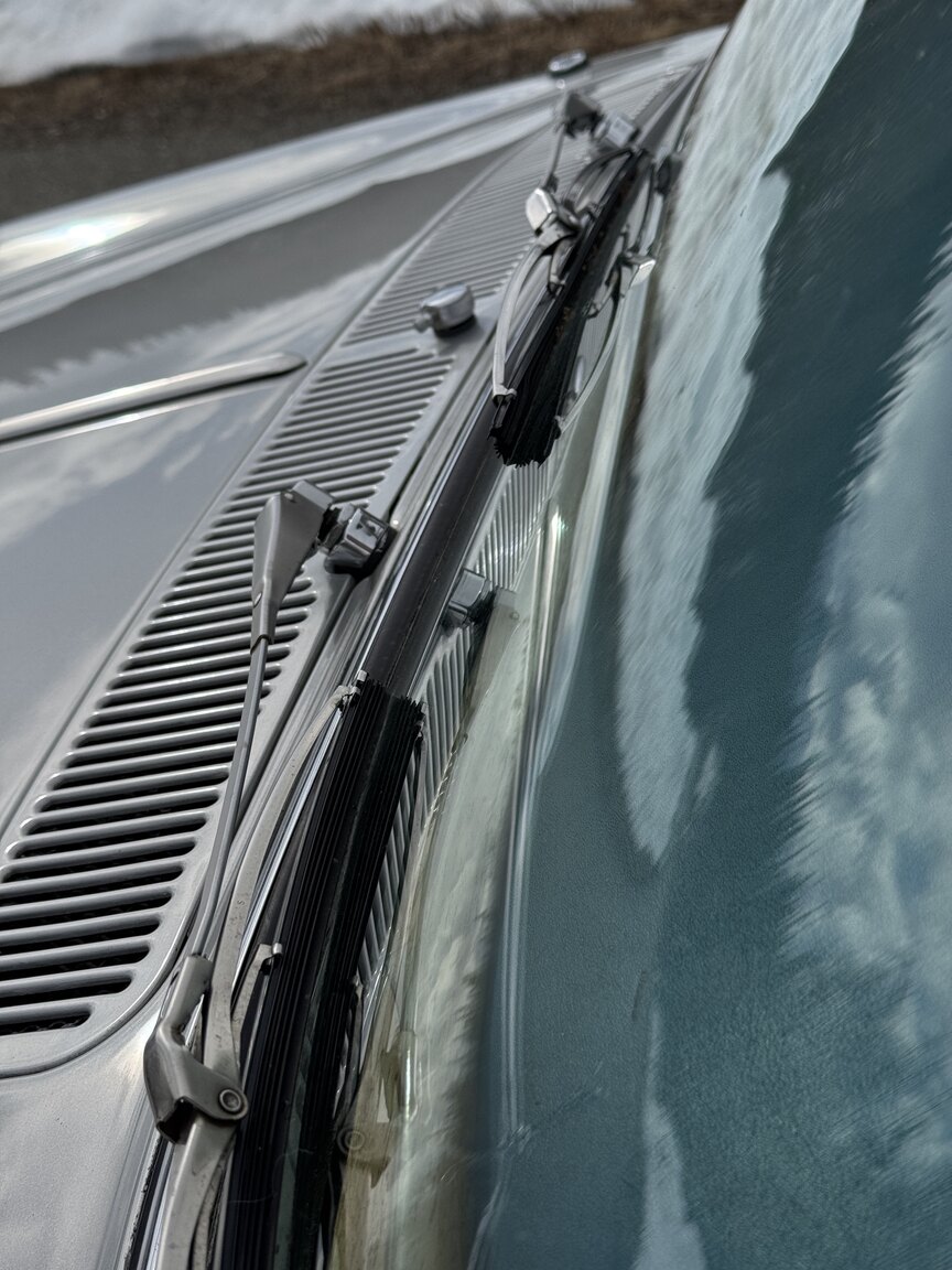 Exterior image of 1976 Rolls-Royce Silver Shadow
