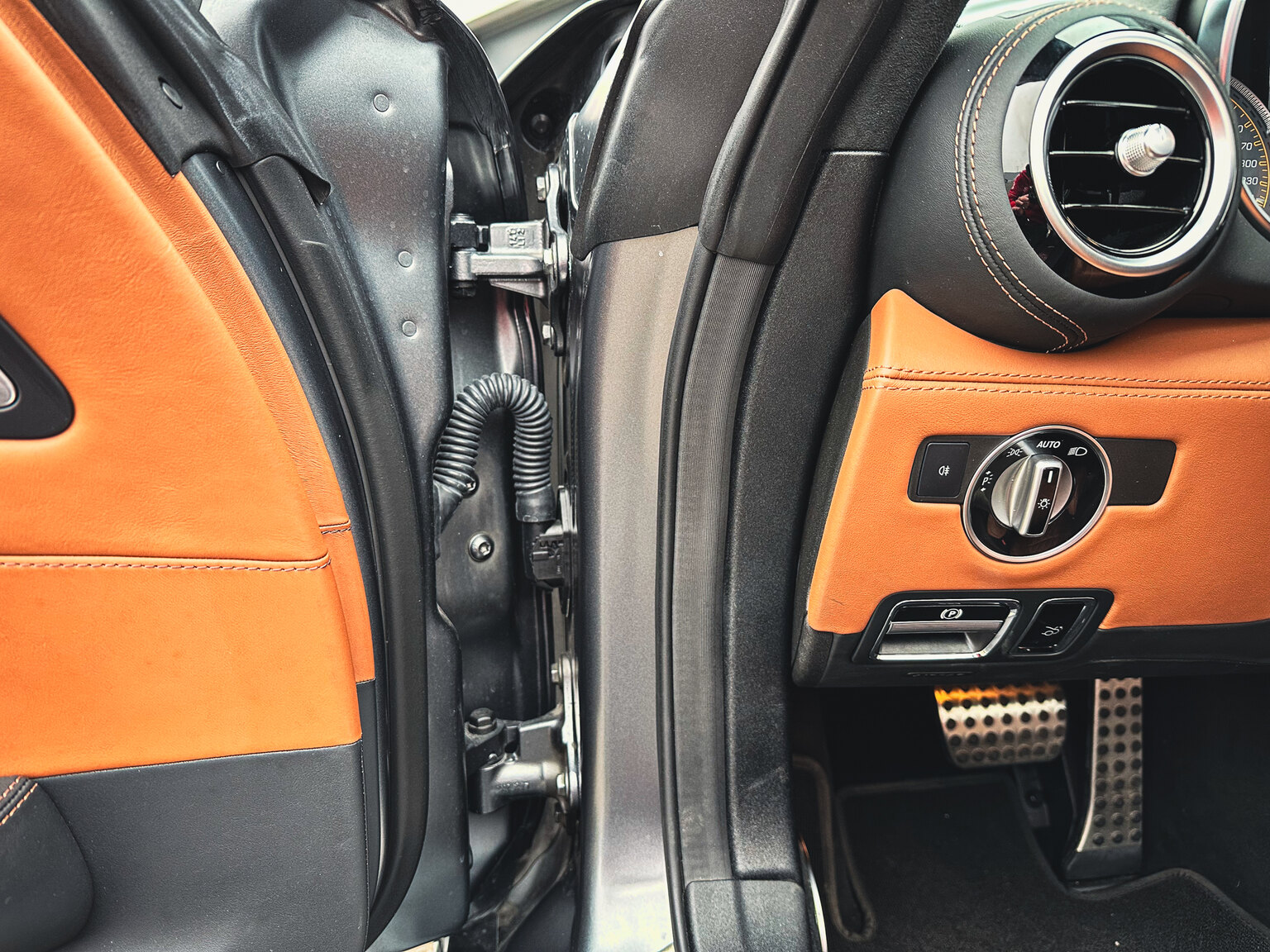 Interiörbild 2018 Mercedes Benz AMG GT C (9)