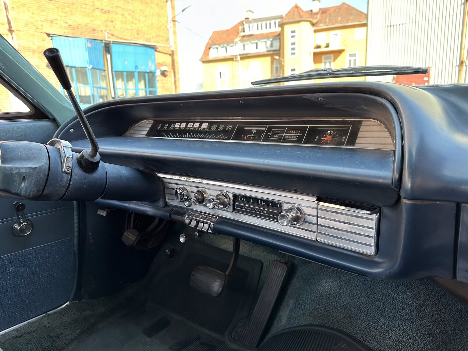 Innenraumfoto von 1963 Chevrolet Impala Sedan (41)