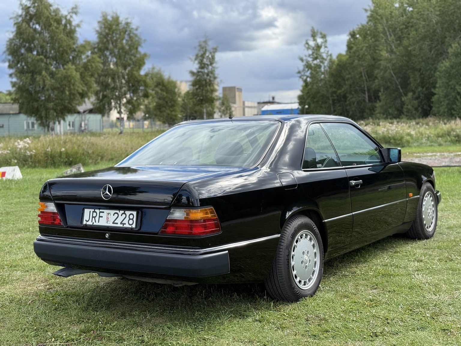 Exterior image of 1990 Mercedes-Benz 300CE-24