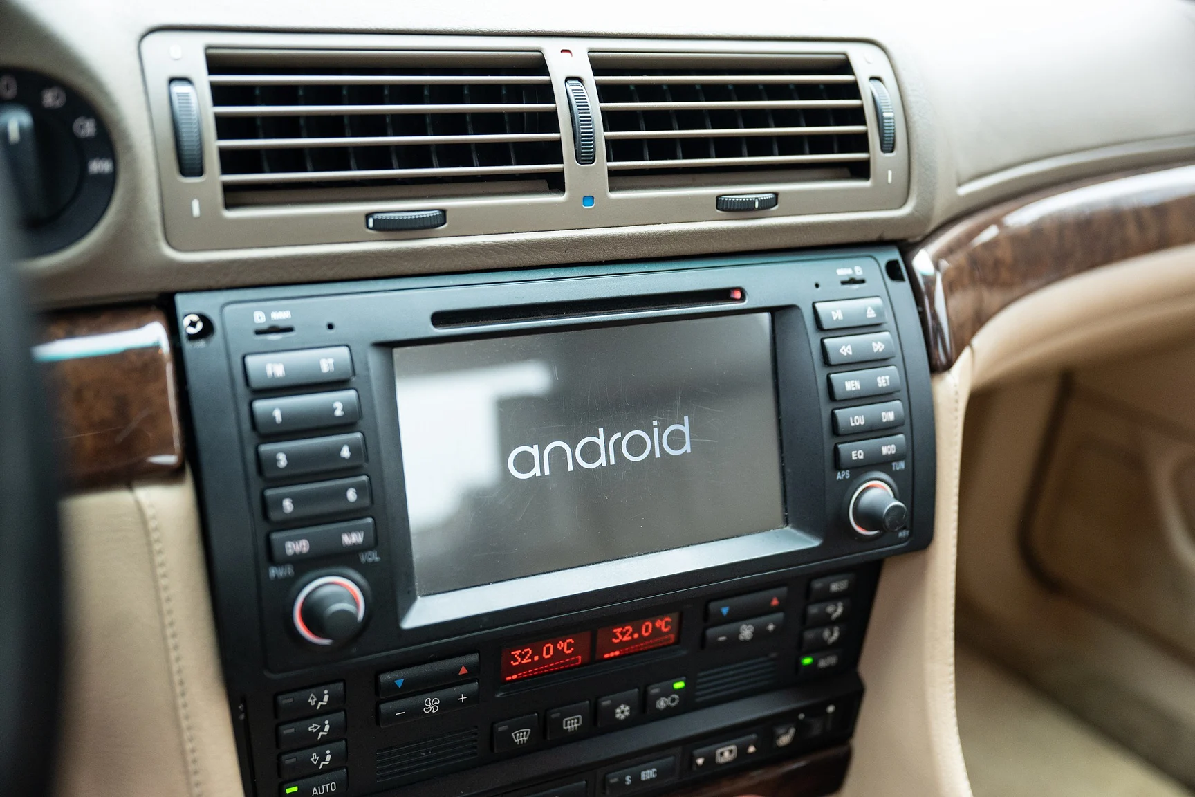 Interior image of 1996 BMW 740 iA - NO RESERVE (85)