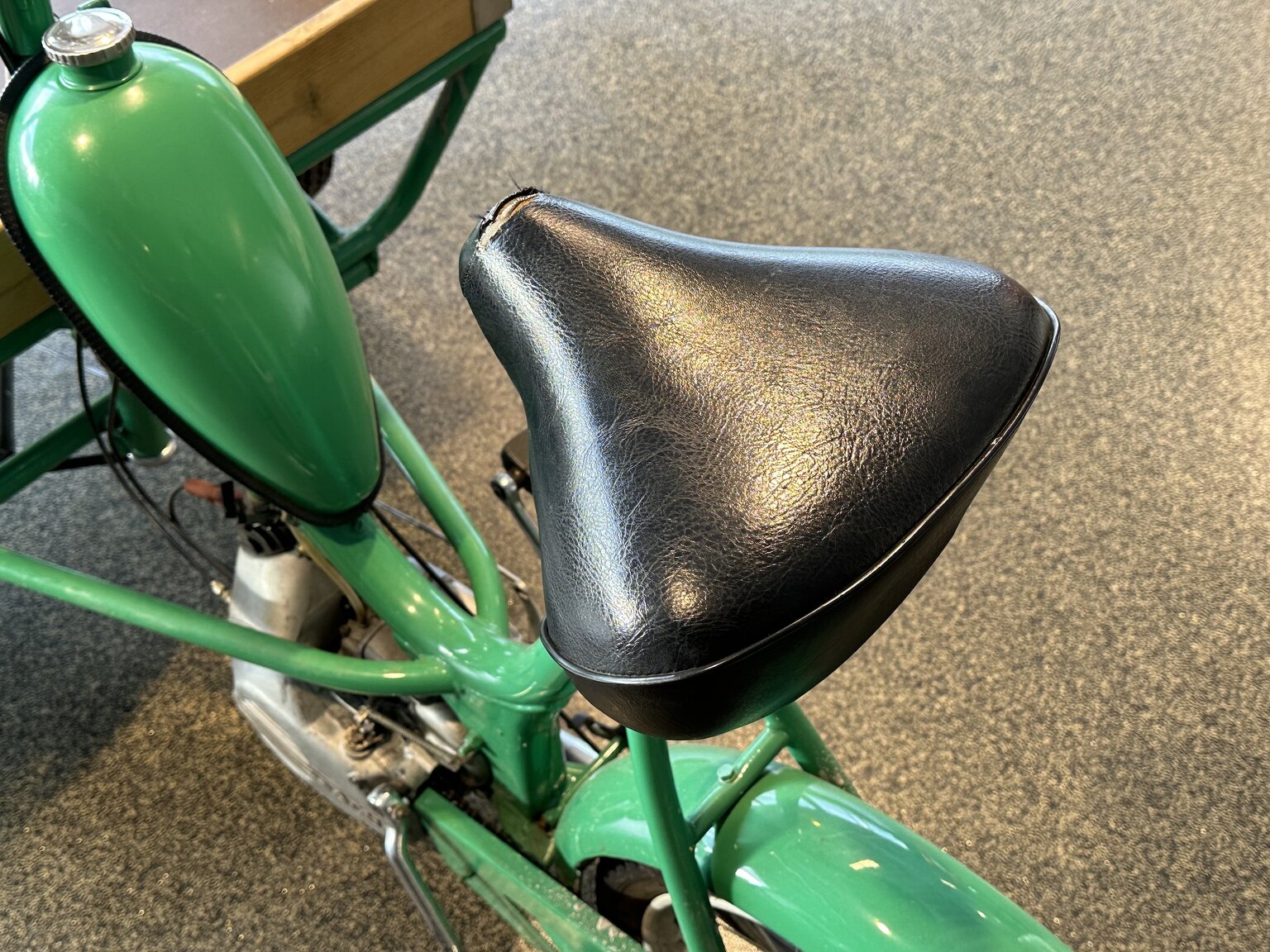 Exterior image of 1970 Cresent 1189 flakmoped