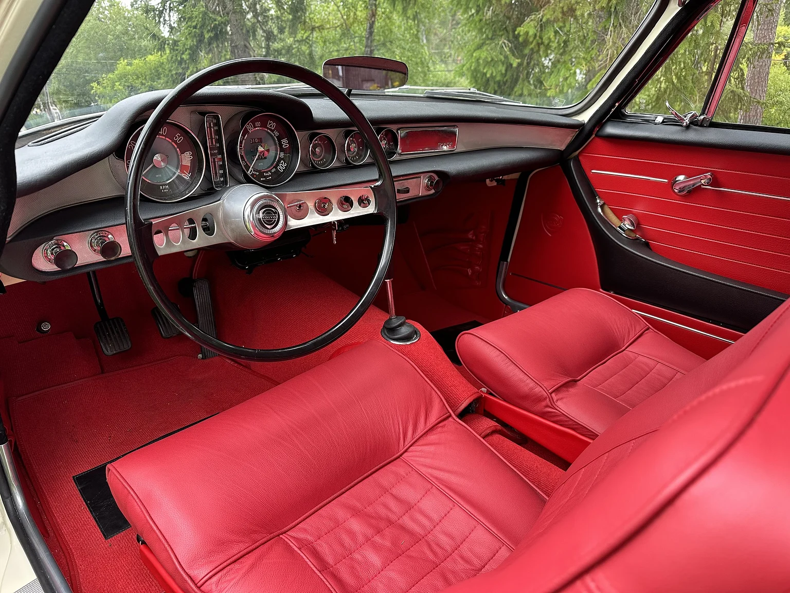 Interior image of 1964 Volvo P1800S (2)