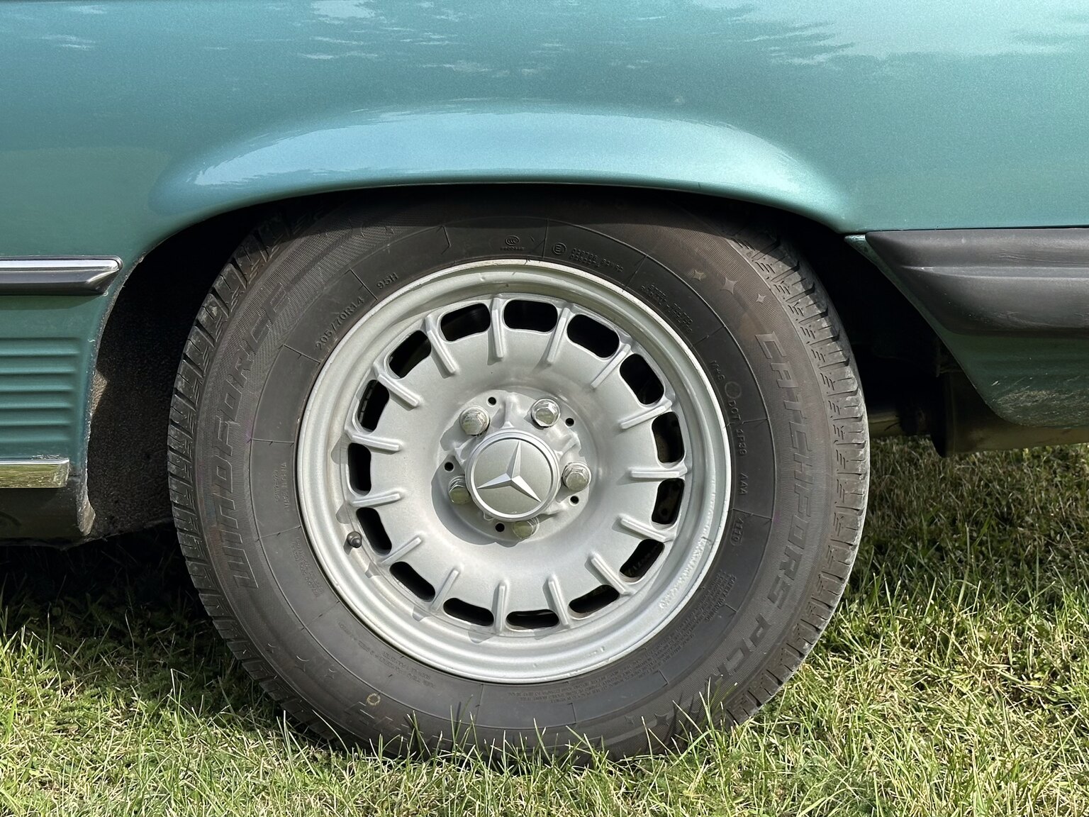 Exteriörbild på 1985 Mercedes-Benz 380 SL