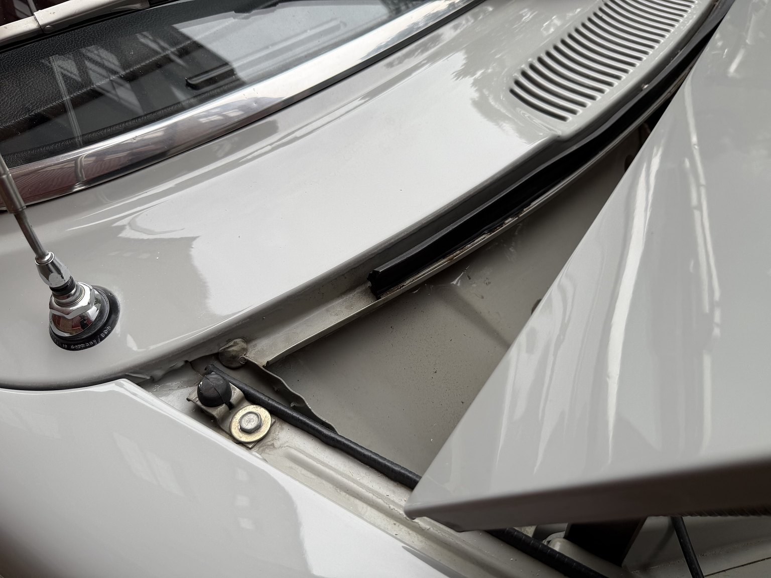 Exterior image of 1970 Volvo 142 Automatic