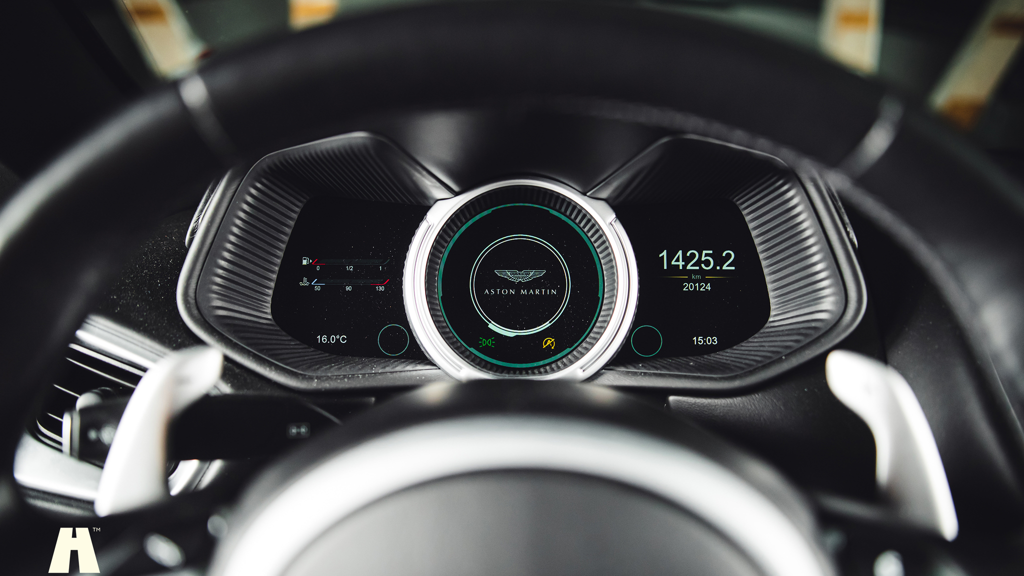 Interiörbild 2019 Aston Martin DB11 AMR (24)