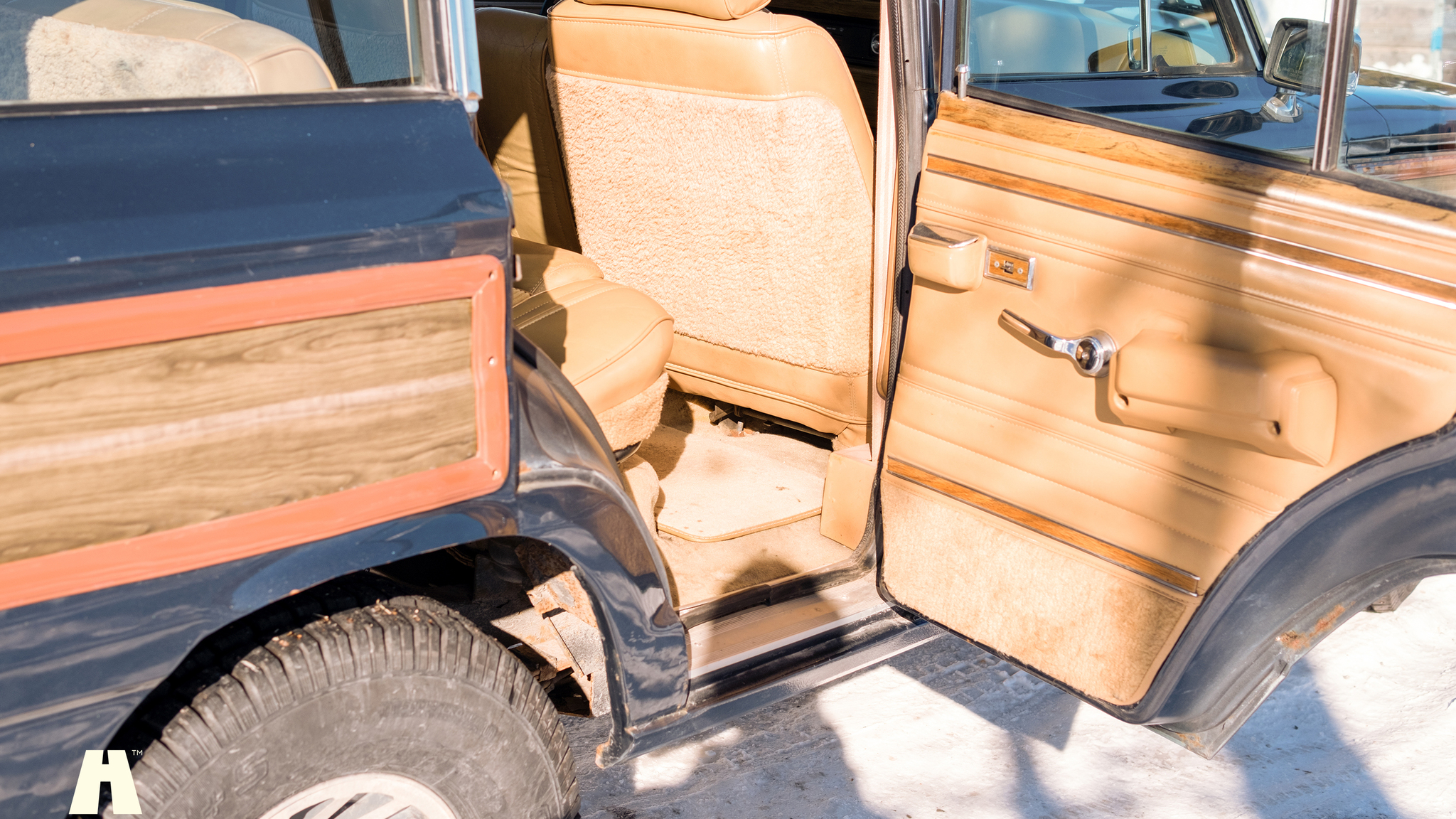 Innenraumfoto von 1988 Jeep Grand Wagoneer 5.9