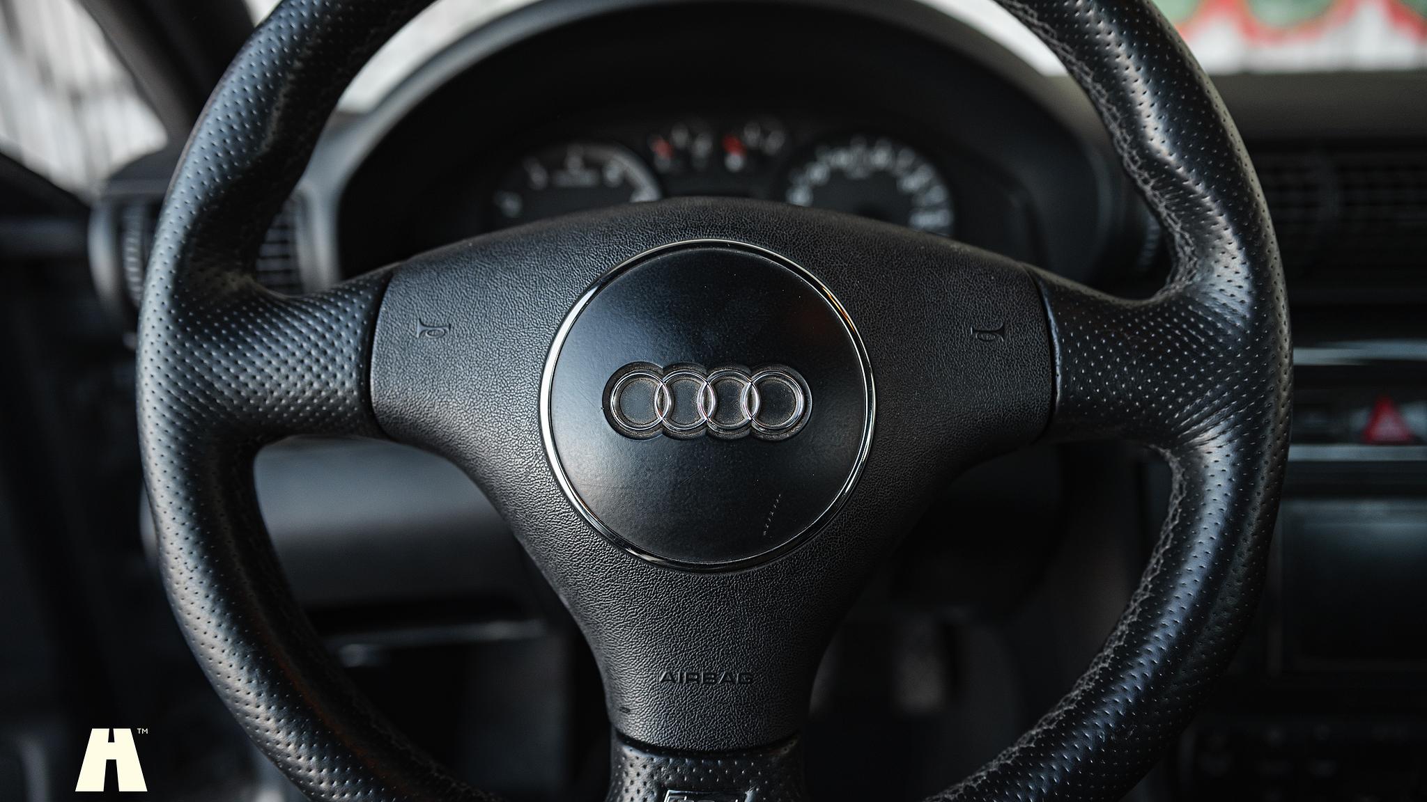 Innenraumfoto von 2001 Audi RS4 B5 (24)