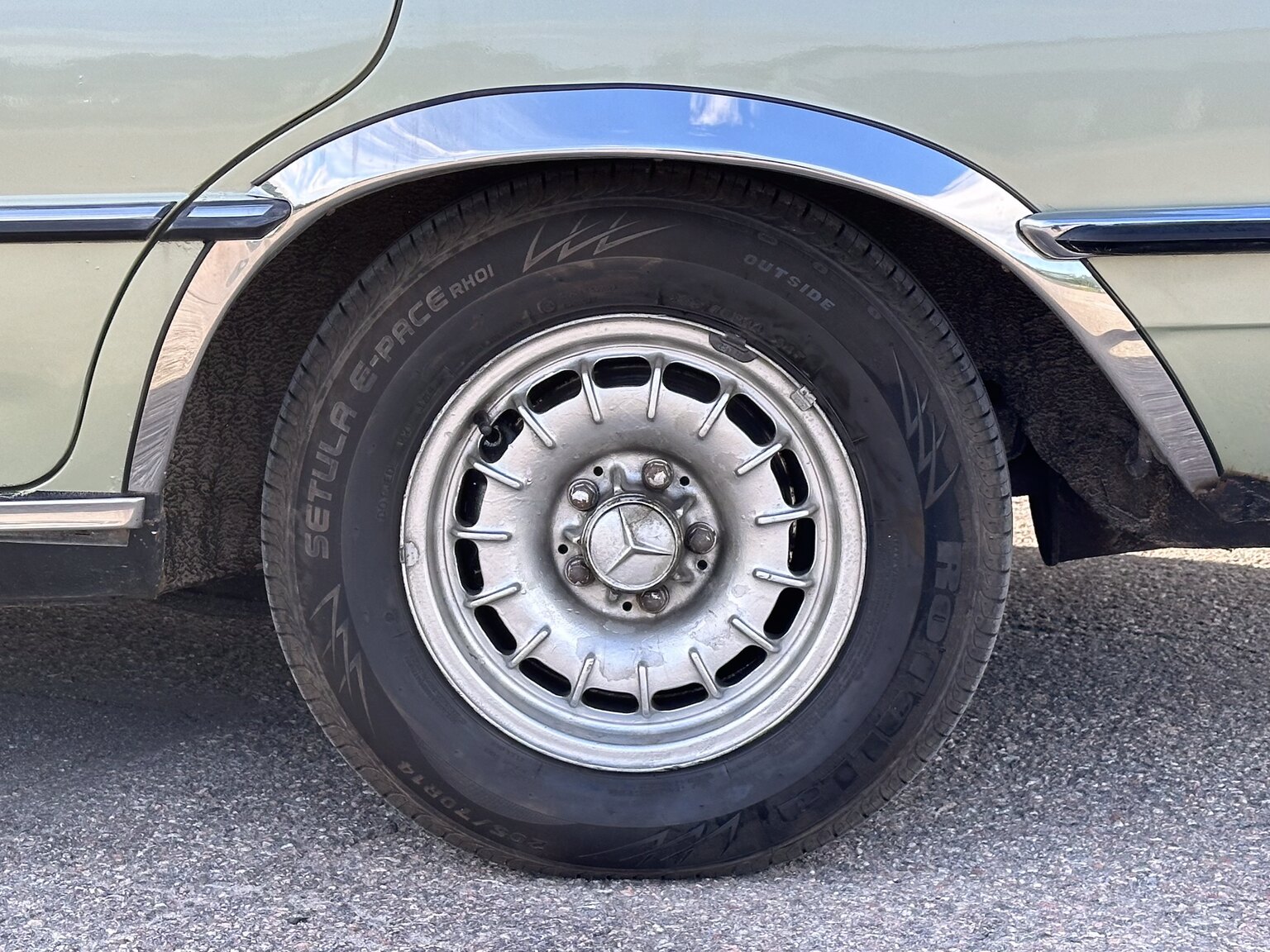 Exterior image of 1975 Mercedes Benz 450 SEL (25)