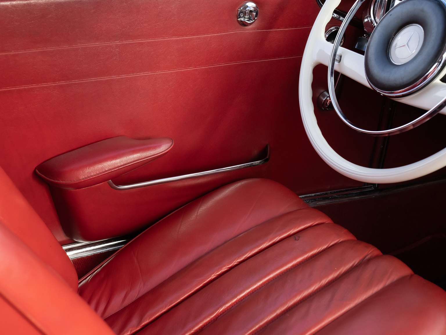 Interiörbild 1966 Mercedes-Benz 230 SL "Pagoda"