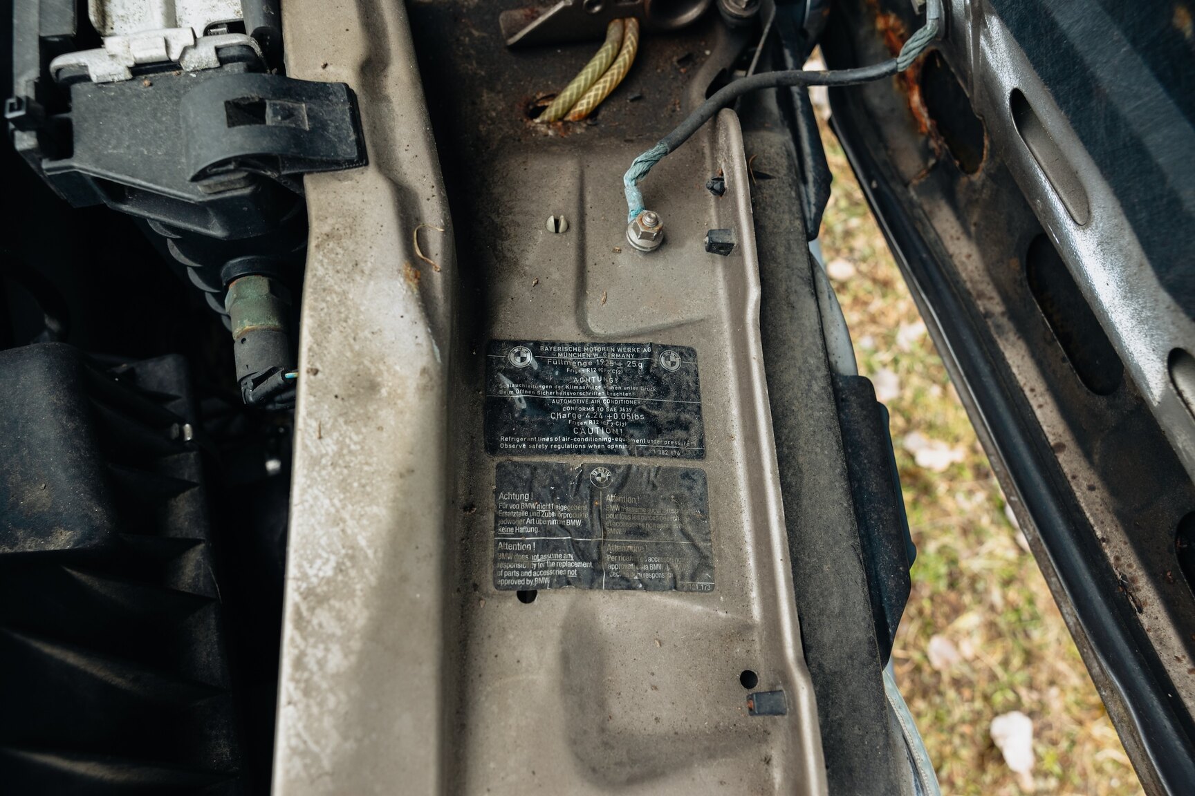 Image of 1990 BMW 750iL (6) mechanics