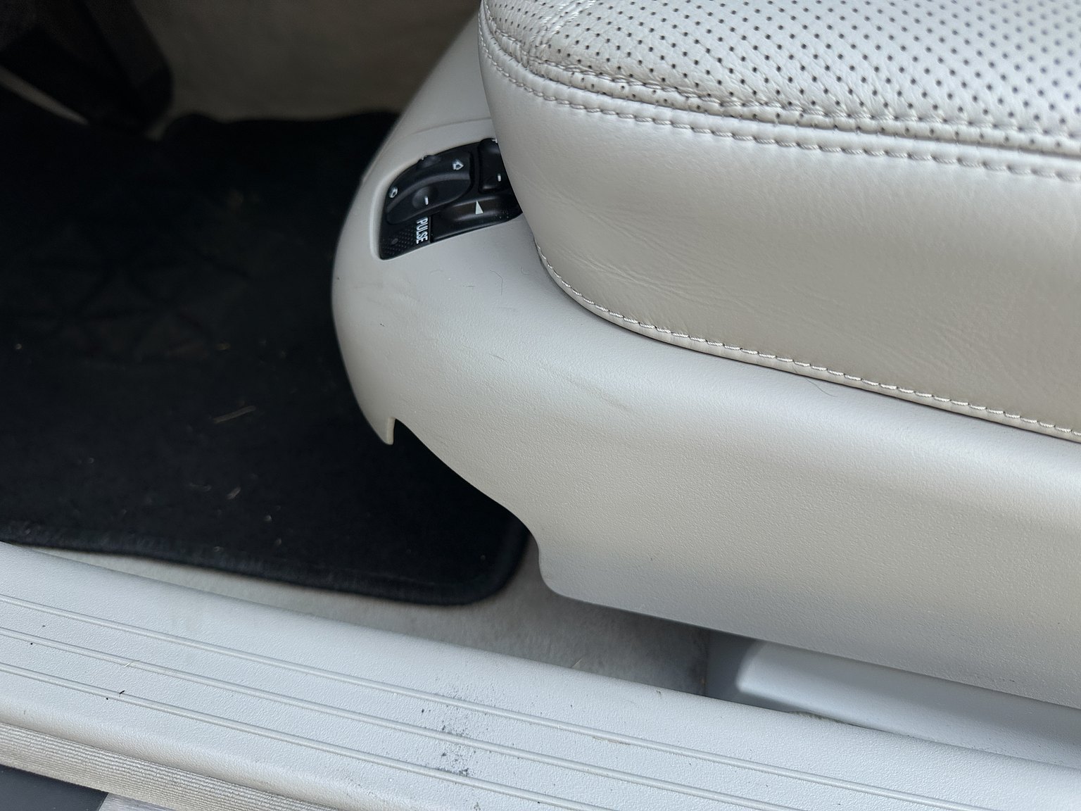 Interior image of 2000 Mercedes-Benz CL 500