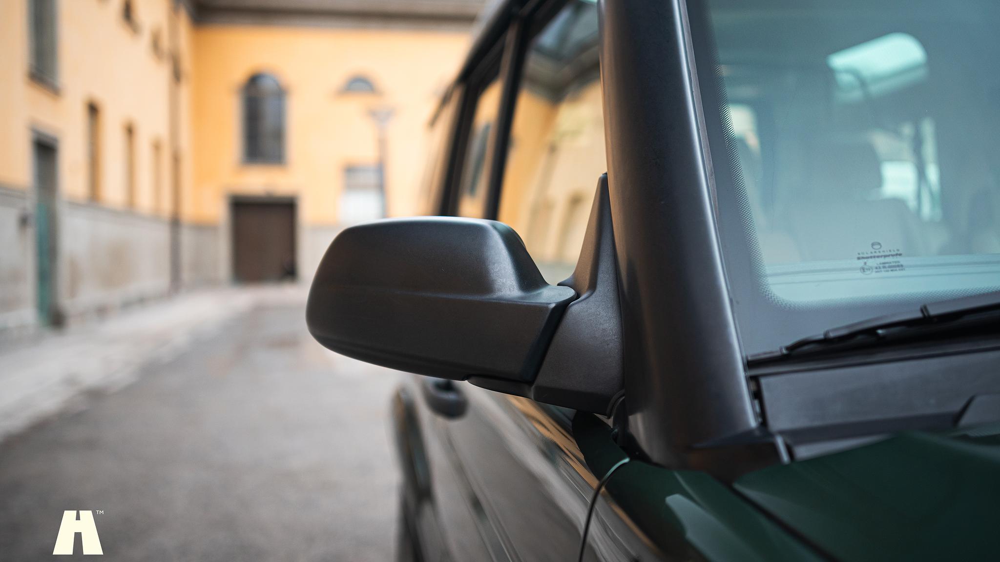 Exterior image of 2003 Land Rover Discovery II, 2003