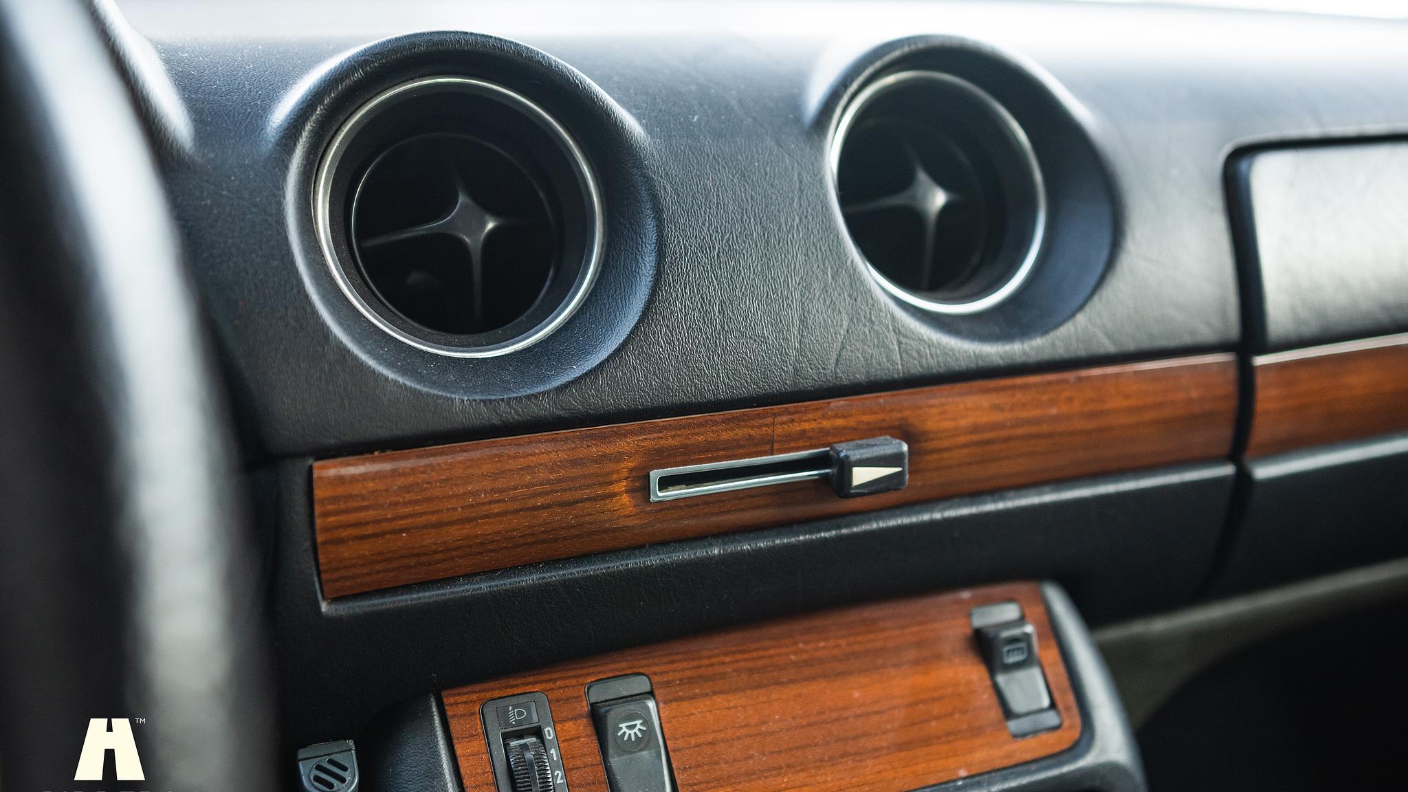 Innenraumfoto von 1985 Mercedes-Benz 200 Series 3  (26)