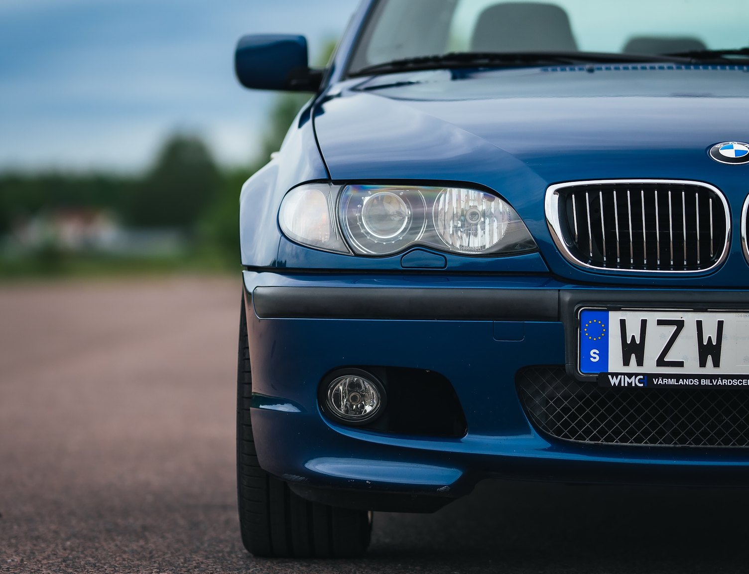 Exterior image of 2003 BMW 330i