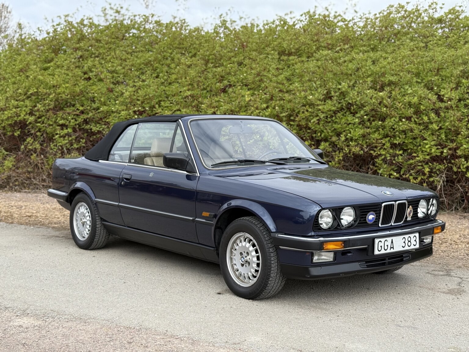 Exterior image of 1987 BMW 325i Convertible