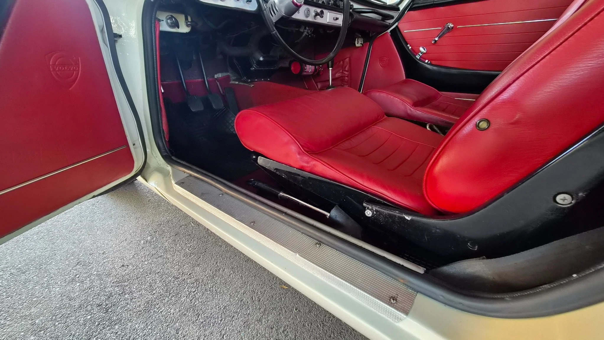 Innenraumfoto von 1966 Volvo P 1800S (1)