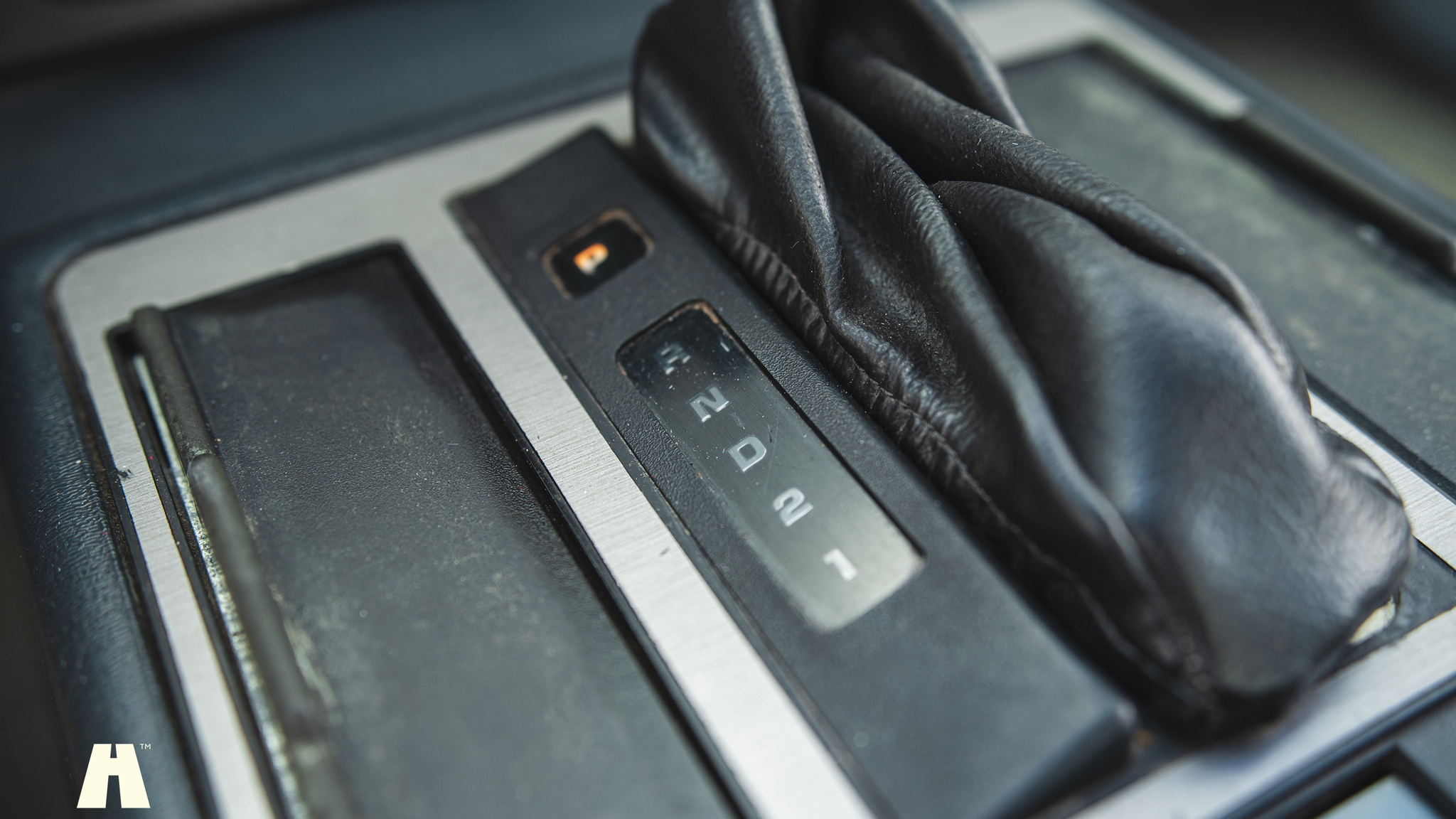 Interior image of 1985 Pontiac Fiero GT (49)