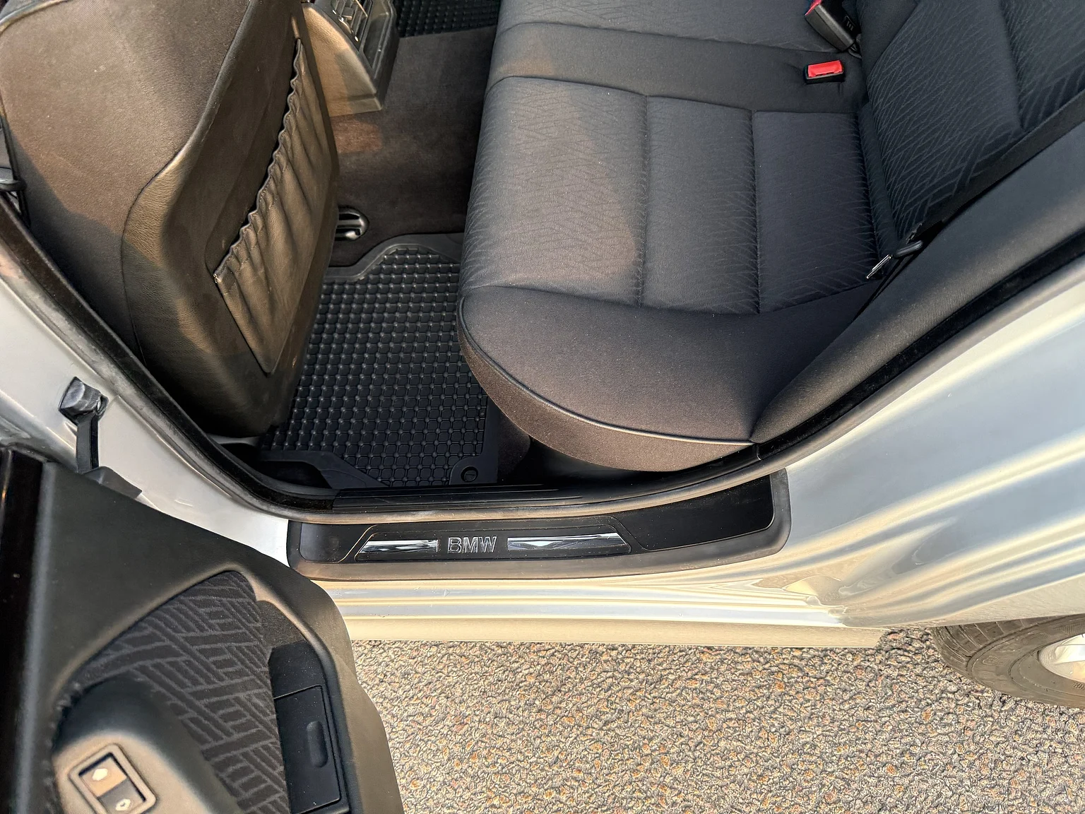 Interior image of 2002 BMW 520i (33)