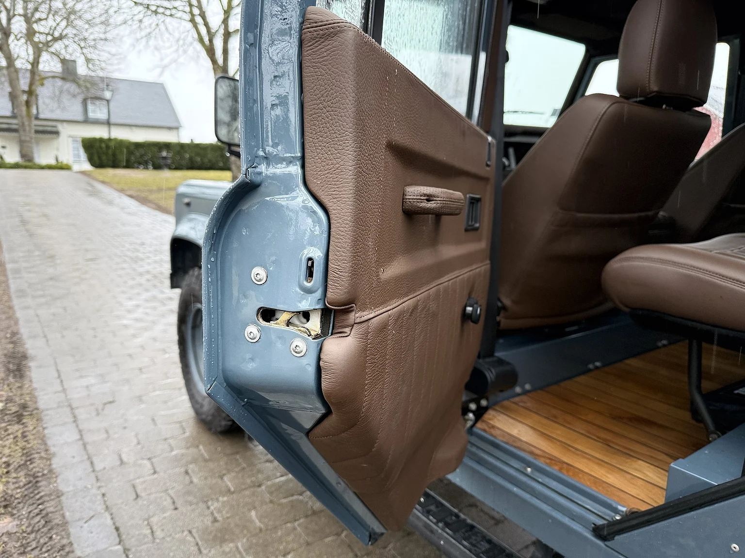 Interior image of 2000 Land Rover Defender 110 C (39)