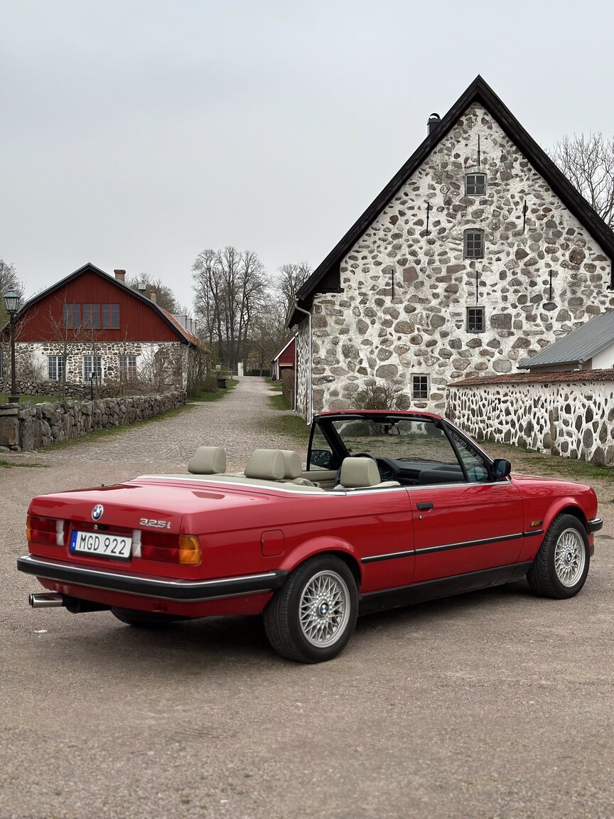 Exteriörbild på 1987 BMW 325i Convertible (31)