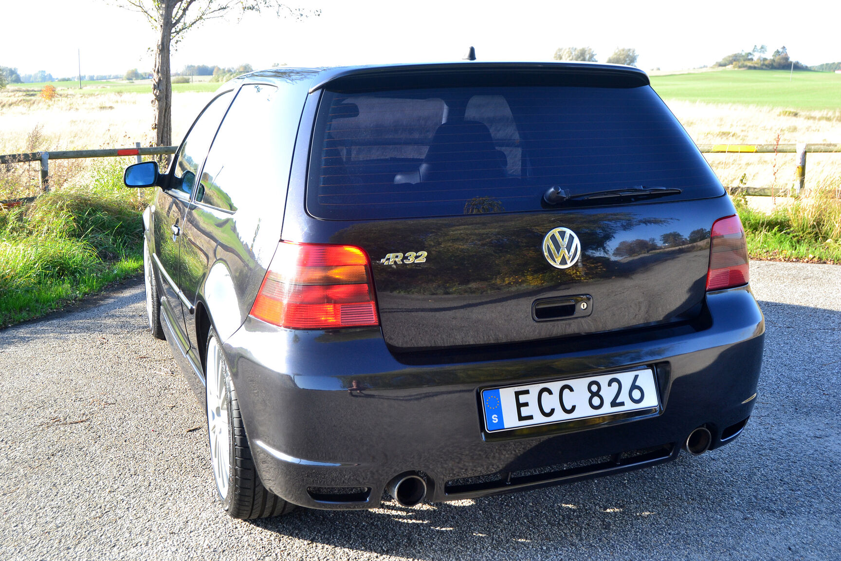 Exteriörbild på 2003 Volkswagen Golf R32 MK4 (10)