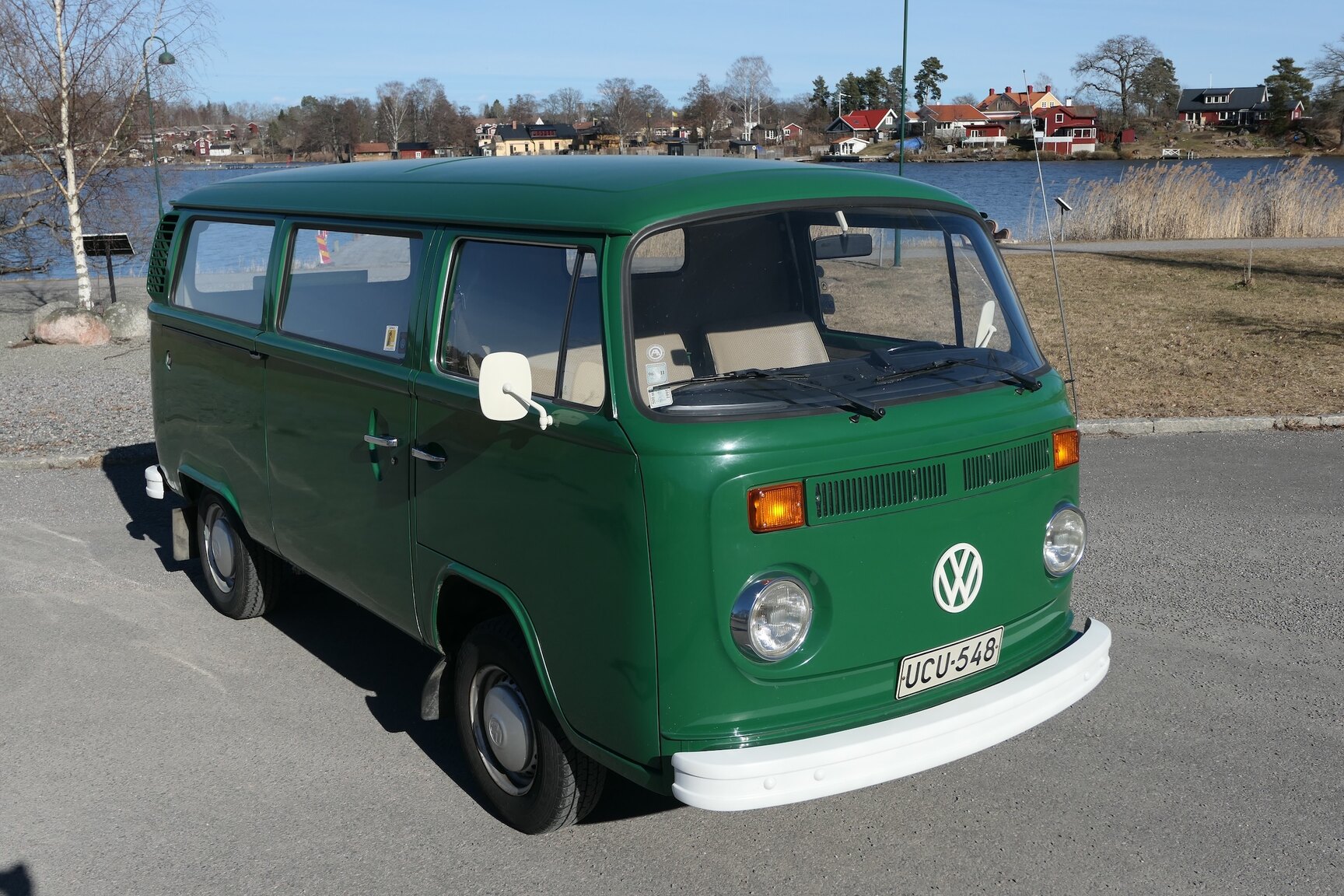 Exteriörbild på 1975 Volkswagen Transporter 1600 Minibuss