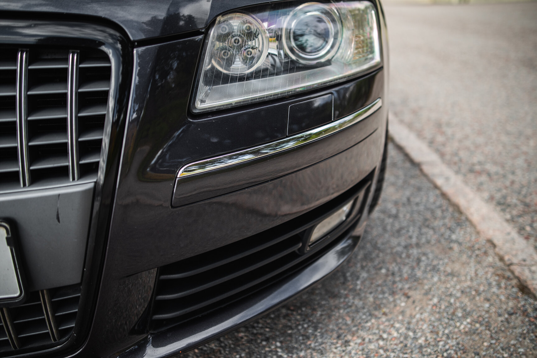 Exterior image of 2009 Audi S8 5.2 V10 FSI Quattro