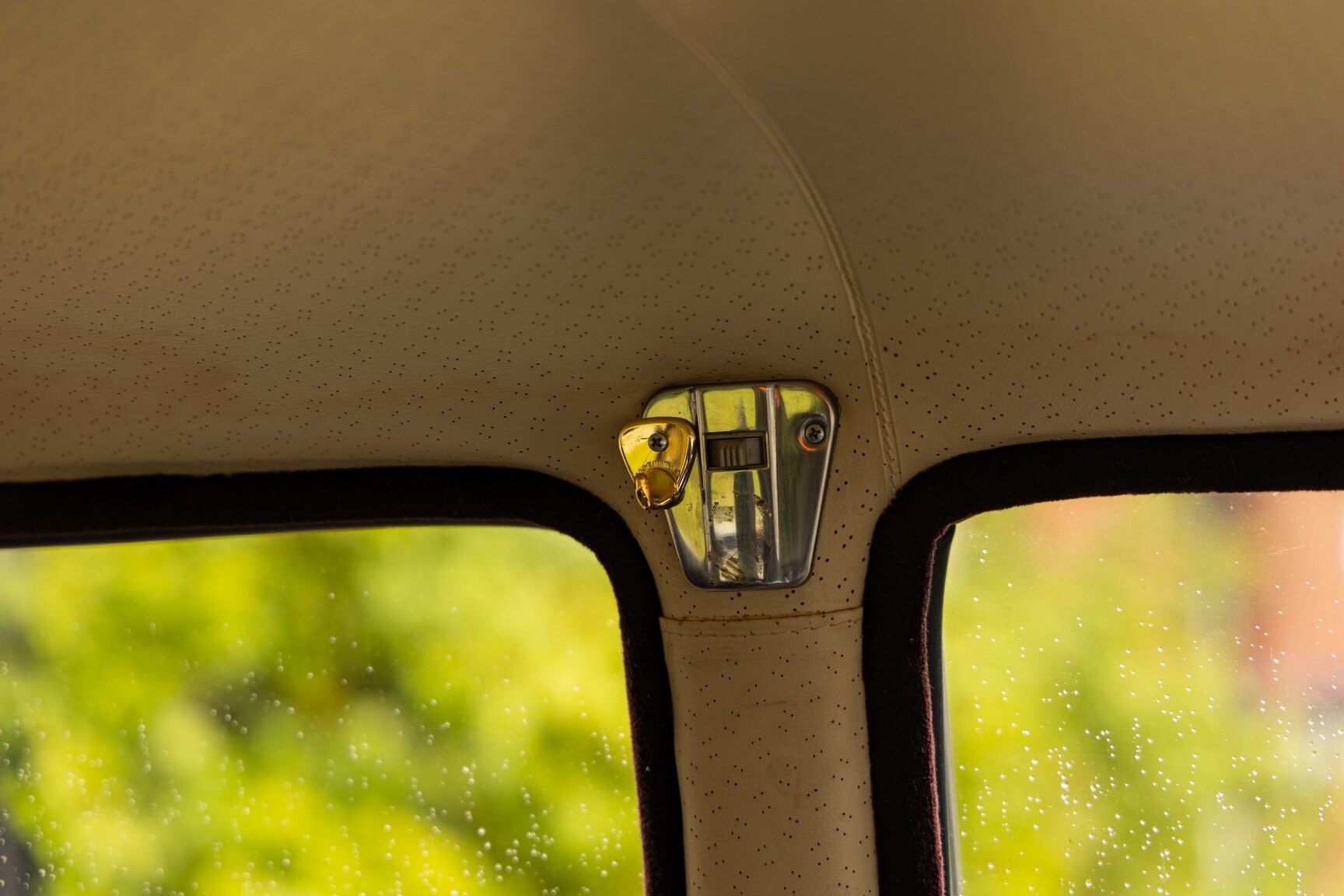 Interior image of 1974 Alfa Romeo Berlina 2000