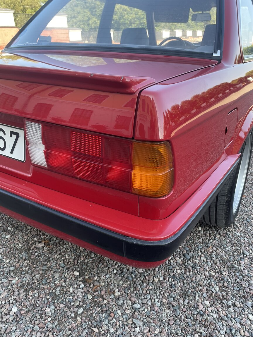 Exteriörbild på 1987 BMW 320i