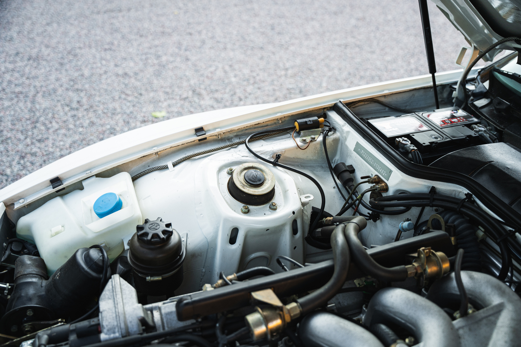 Image of 1991 Porsche 944 Turbo Cabriolet mechanics